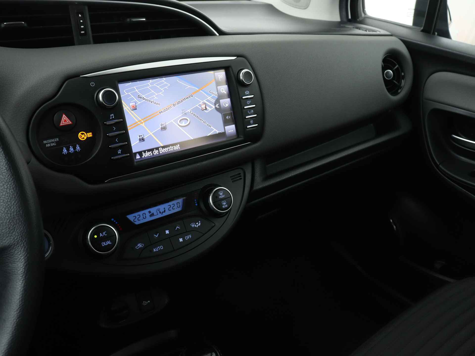 Toyota Yaris 1.5 Hybrid Aspiration Limited | Navigatie | Dealeronderhouden | - 8/41