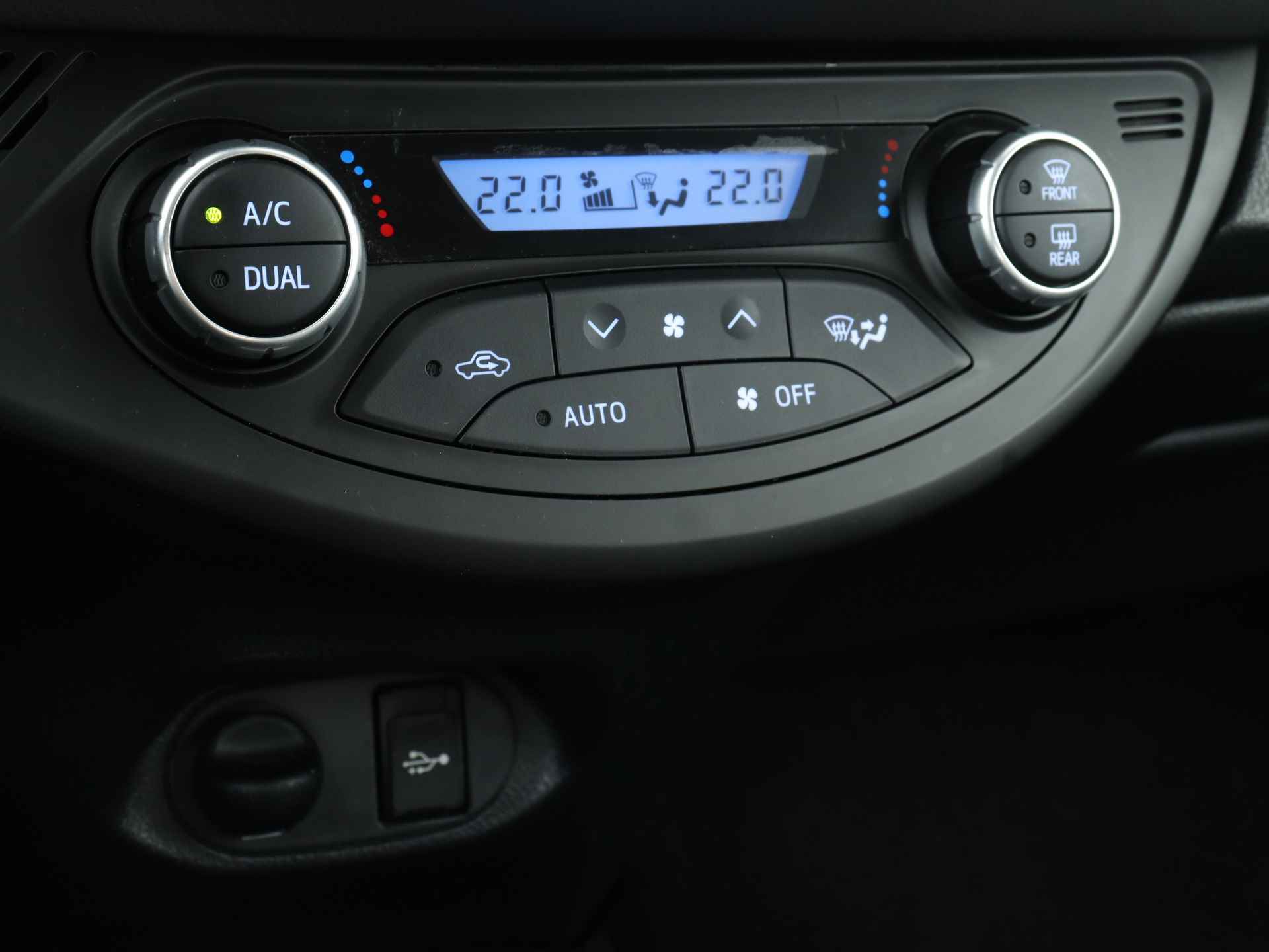 Toyota Yaris 1.5 Hybrid Aspiration Limited | Navigatie | Dealeronderhouden | - 12/41