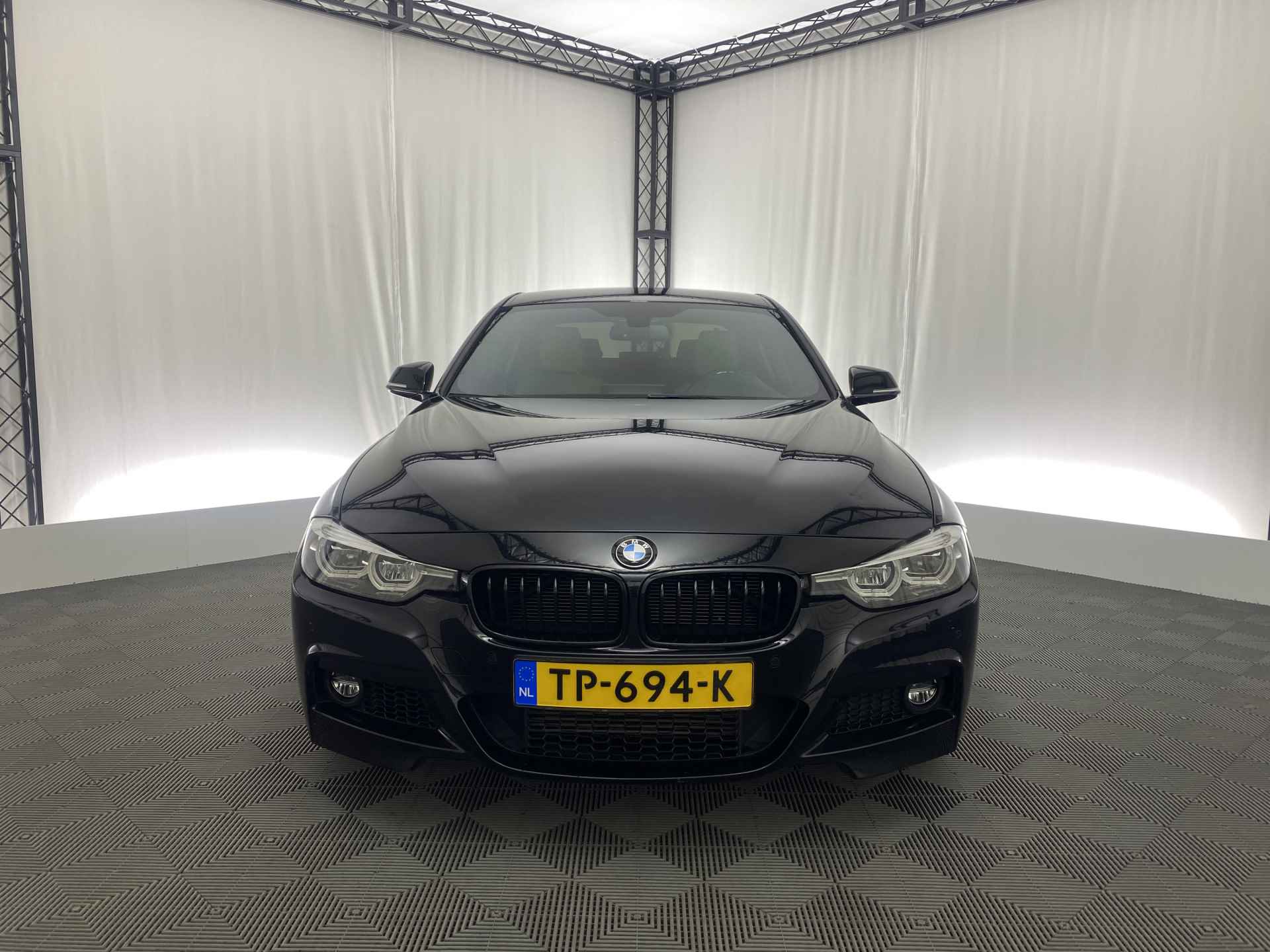 BMW 3 Serie 318i M Sport Shadow Executive Automaat | Apple Carplay | Navi | 19'' LMV | Leder | Stoelverw. | - 3/40