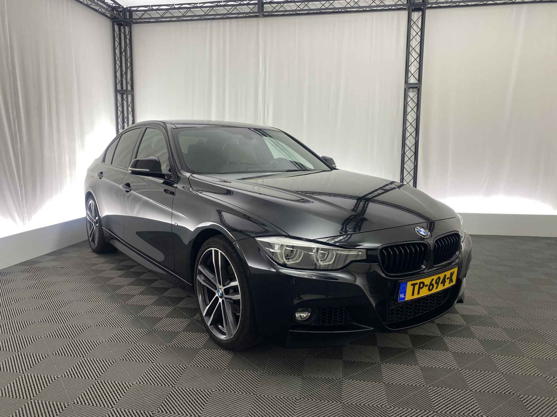 BMW 3 Serie 318i M Sport Shadow Executive Automaat | Apple Carplay | Navi | 19'' LMV | Leder | Stoelverw. | - 4/40