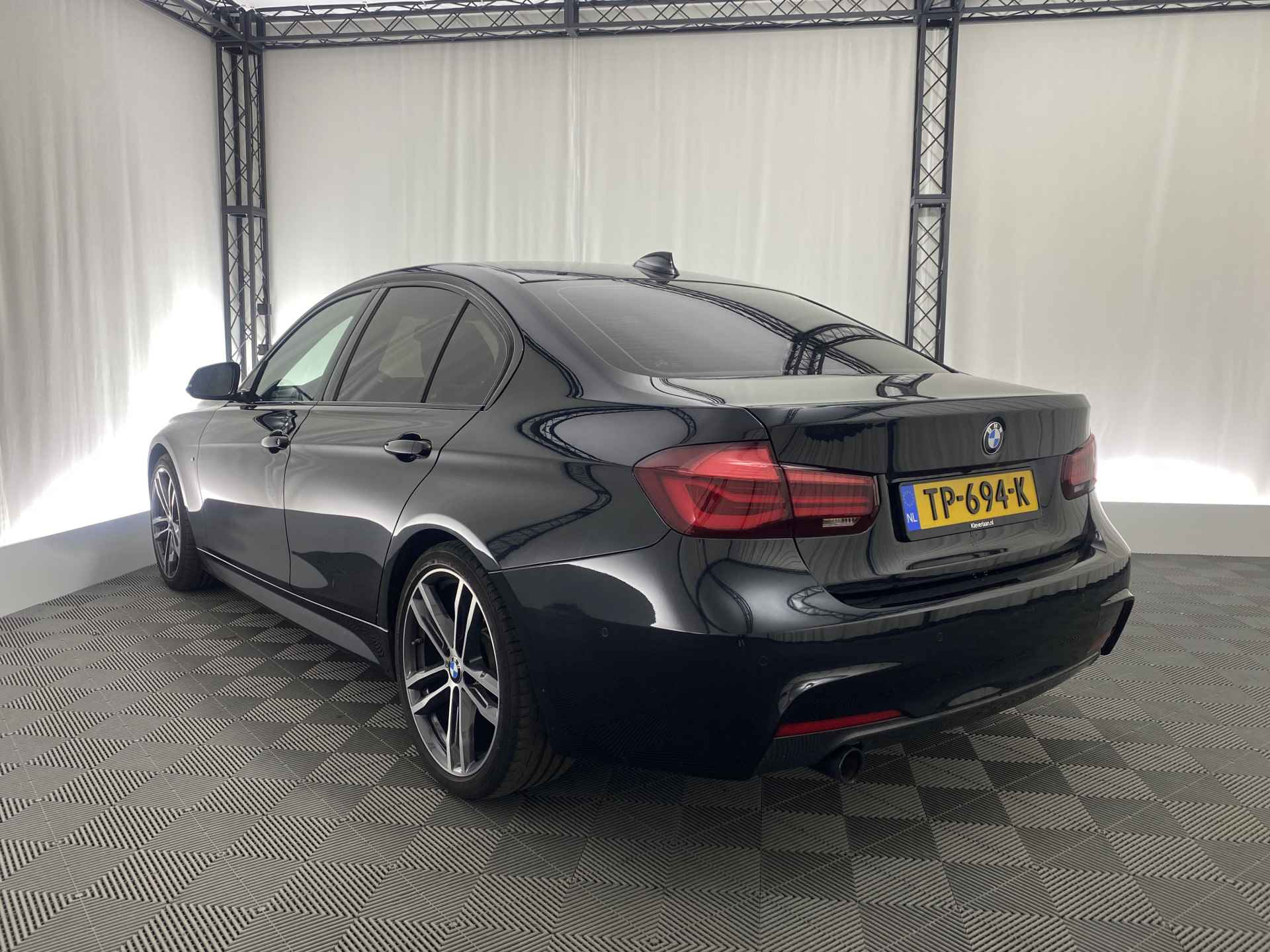 BMW 3 Serie 318i M Sport Shadow Executive Automaat | Apple Carplay | Navi | 19'' LMV | Leder | Stoelverw. | - 8/40