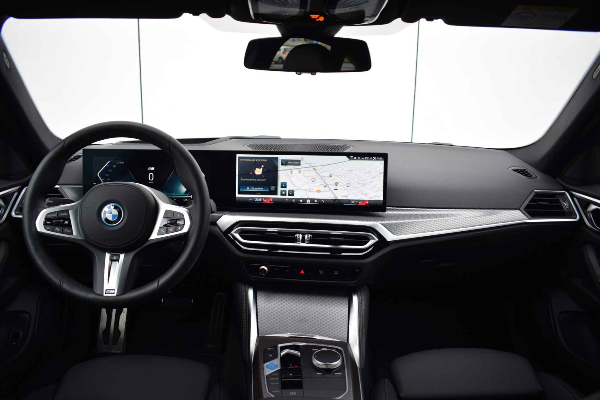 BMW i4 eDrive35 High Executive M Sport / Live Cockpit Professional / Stoelverwarming / Verwarmd stuurwiel / Active Cruise Control / Parking Assistant - 4/28