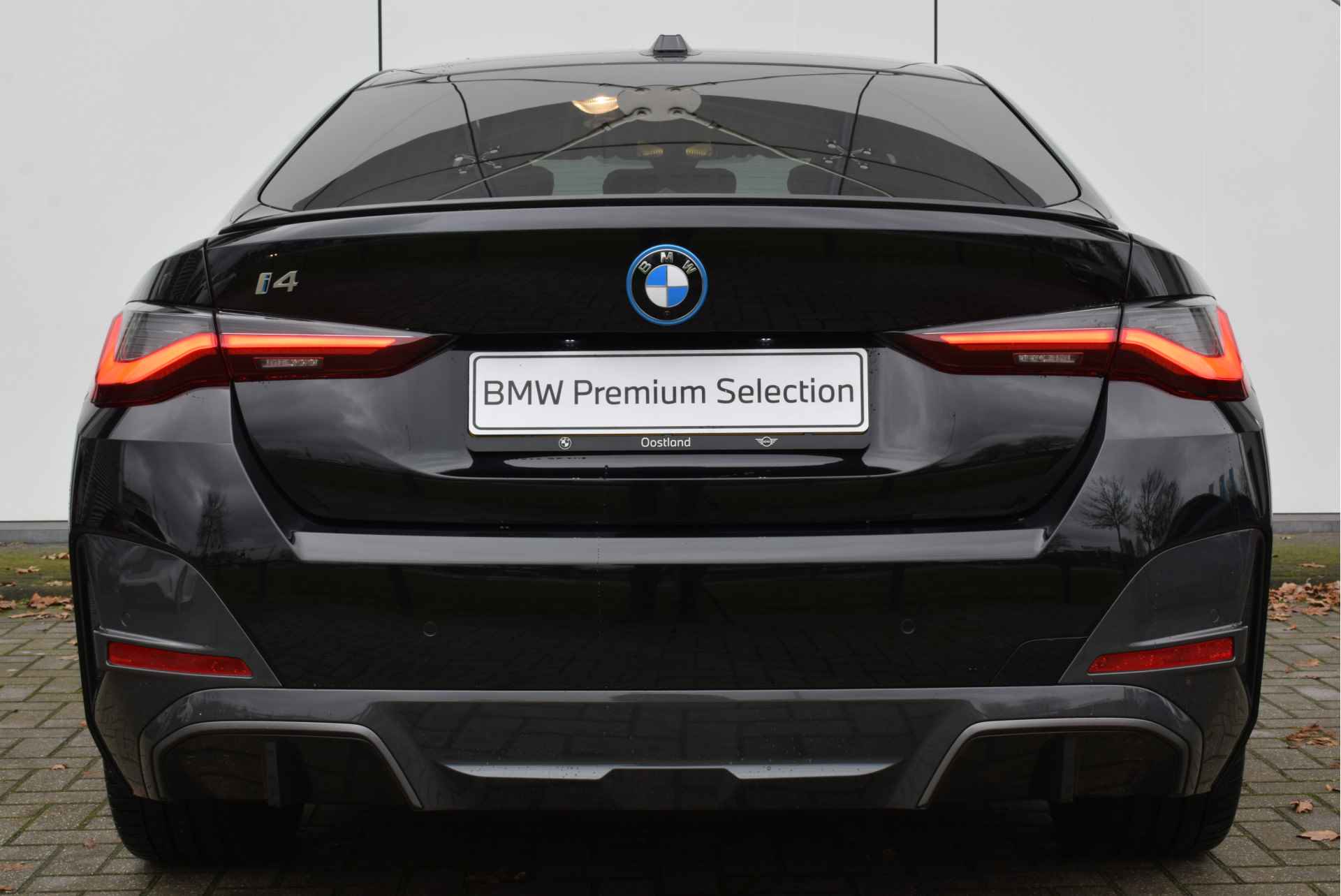 BMW i4 eDrive35 High Executive M Sport / Live Cockpit Professional / Stoelverwarming / Verwarmd stuurwiel / Active Cruise Control / Parking Assistant - 9/28