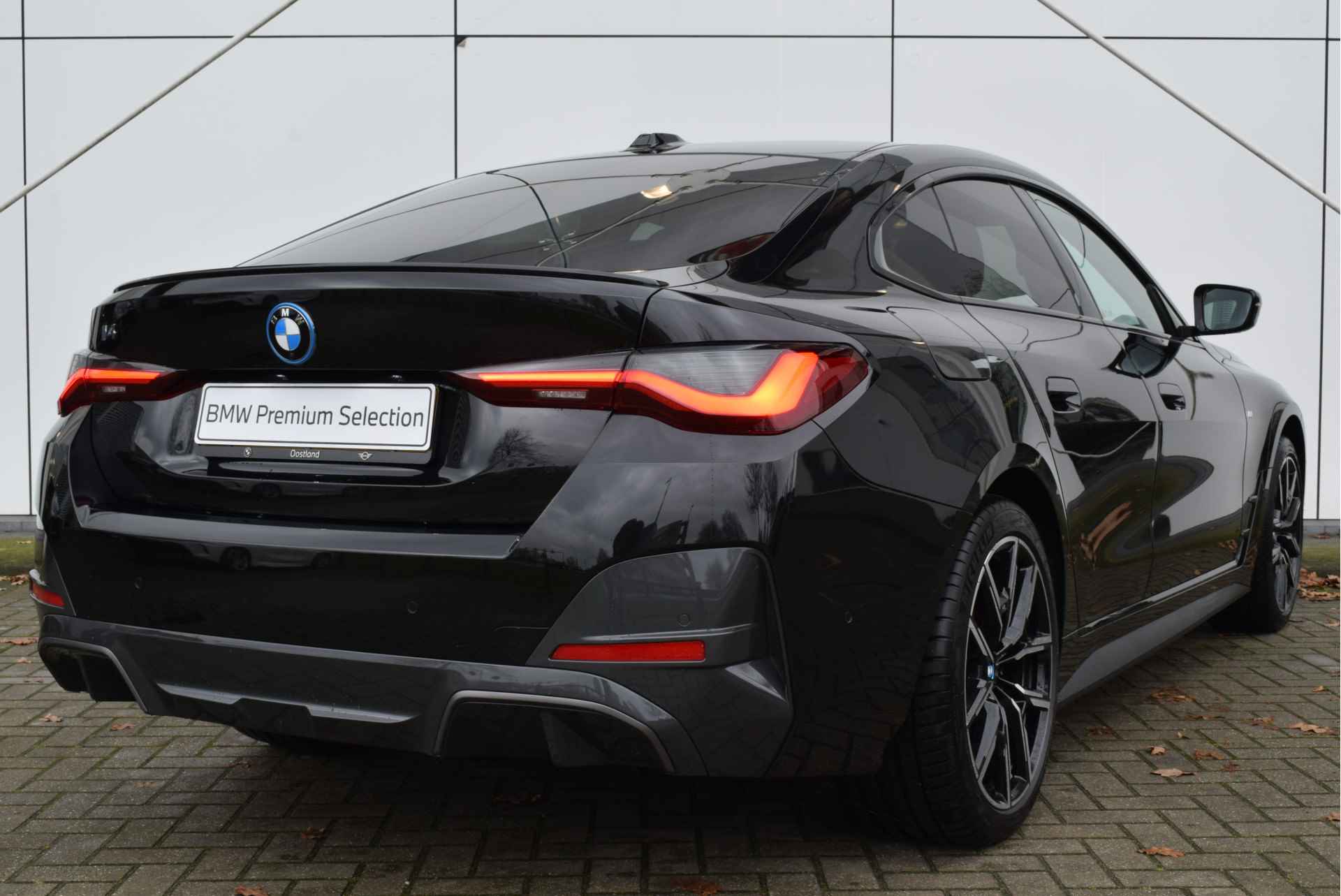 BMW i4 eDrive35 High Executive M Sport / Live Cockpit Professional / Stoelverwarming / Verwarmd stuurwiel / Active Cruise Control / Parking Assistant - 10/28