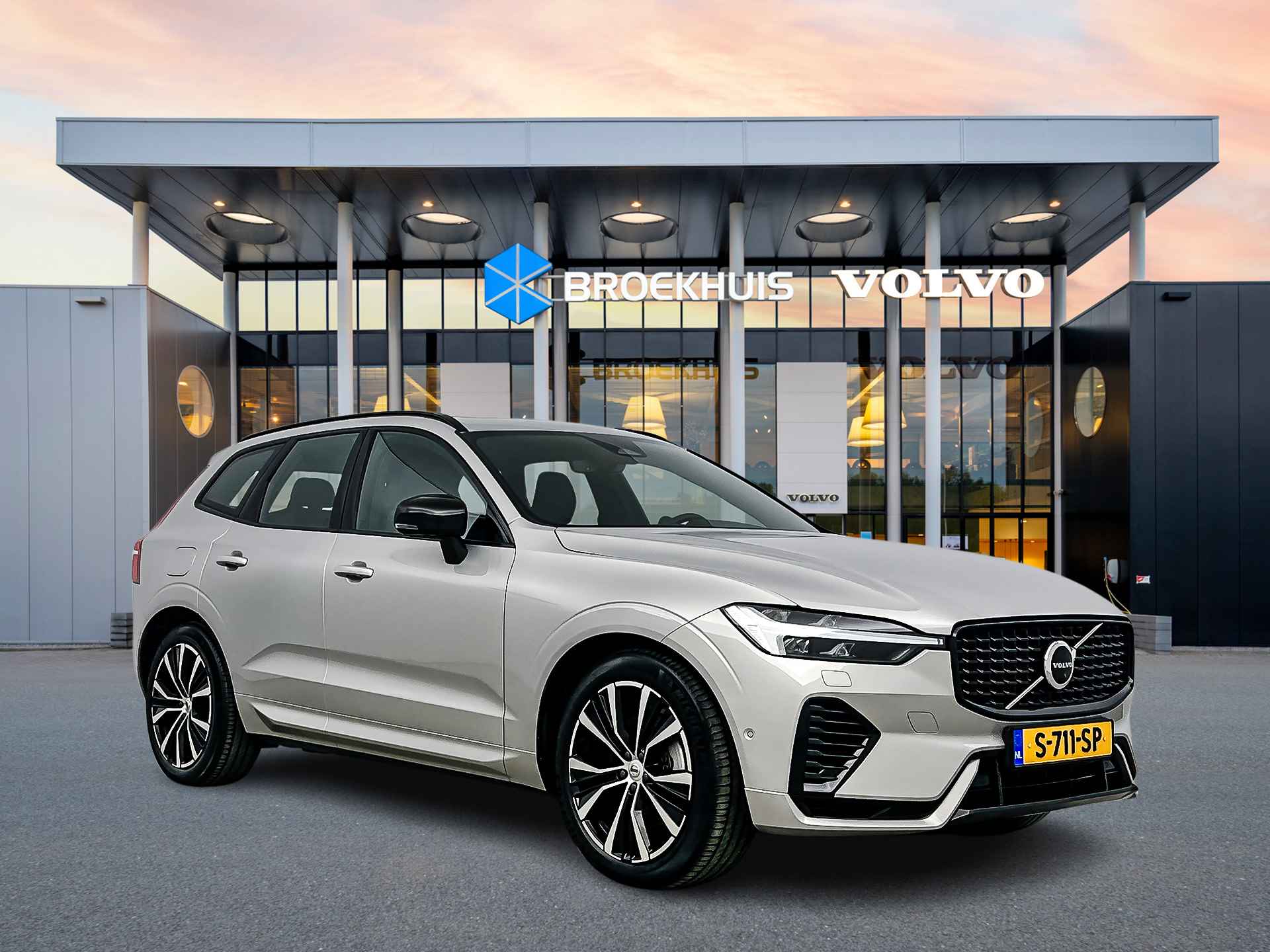 Volvo XC60 T6 Recharge AWD Ultimate Dark | Luchtvering | Bowers & Wilkins | Sportstoelen | 360 Camera | Trekhaak | Head-up - 3/38