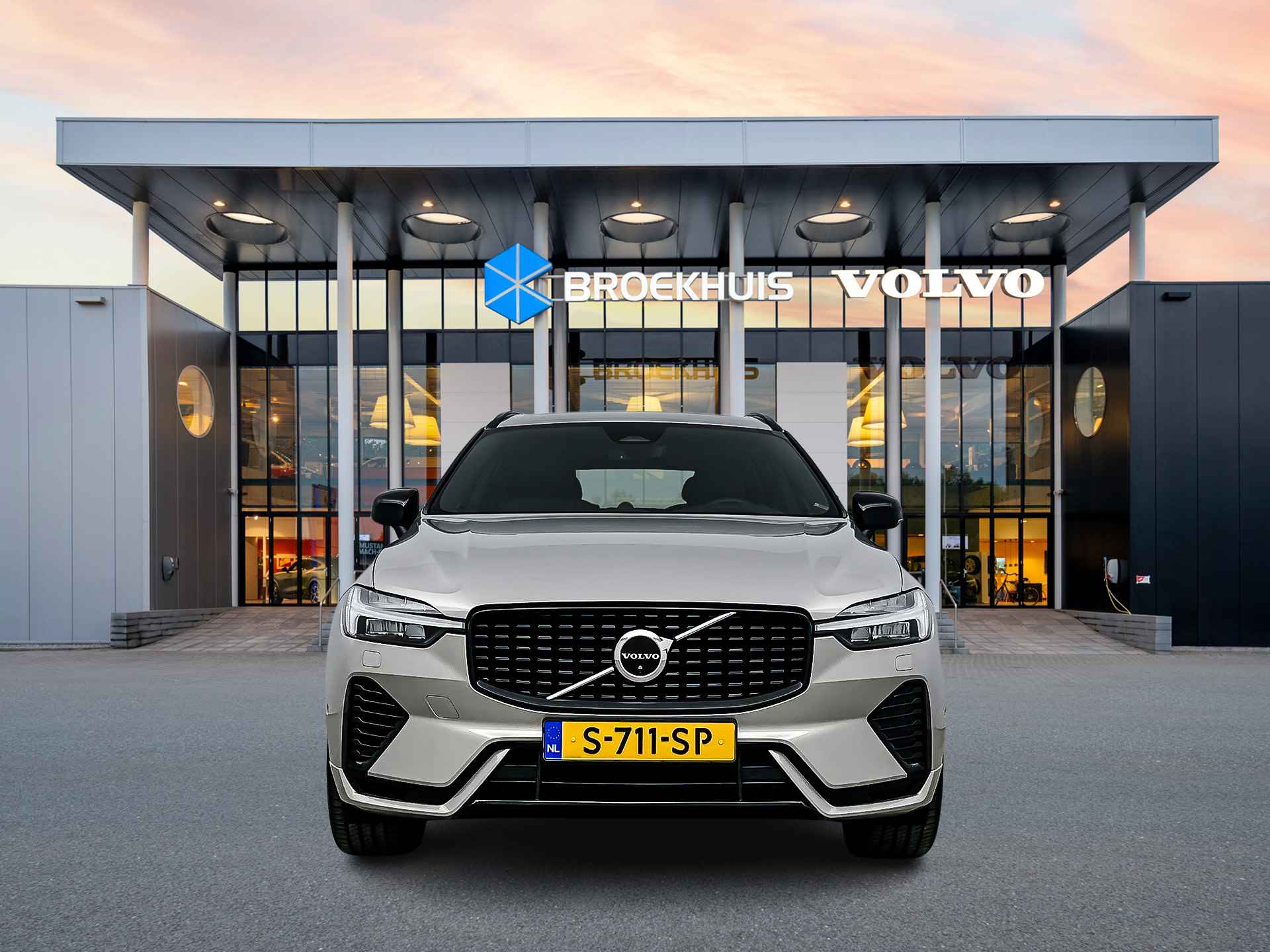 Volvo XC60 T6 Recharge AWD Ultimate Dark | Luchtvering | Bowers & Wilkins | Sportstoelen | 360 Camera | Trekhaak | Head-up - 6/38