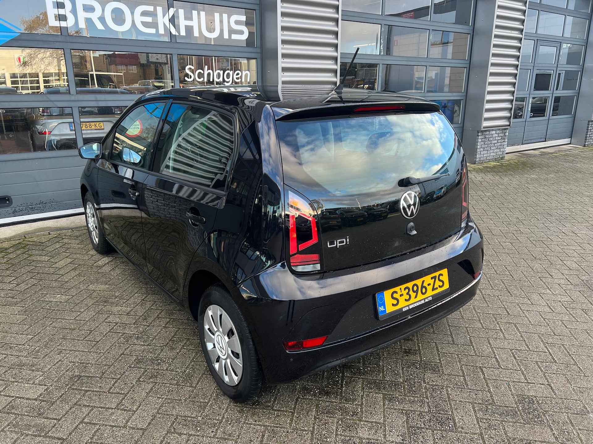 Volkswagen up! 1.0 66 pk | Airco | Bluetooth | - 8/26