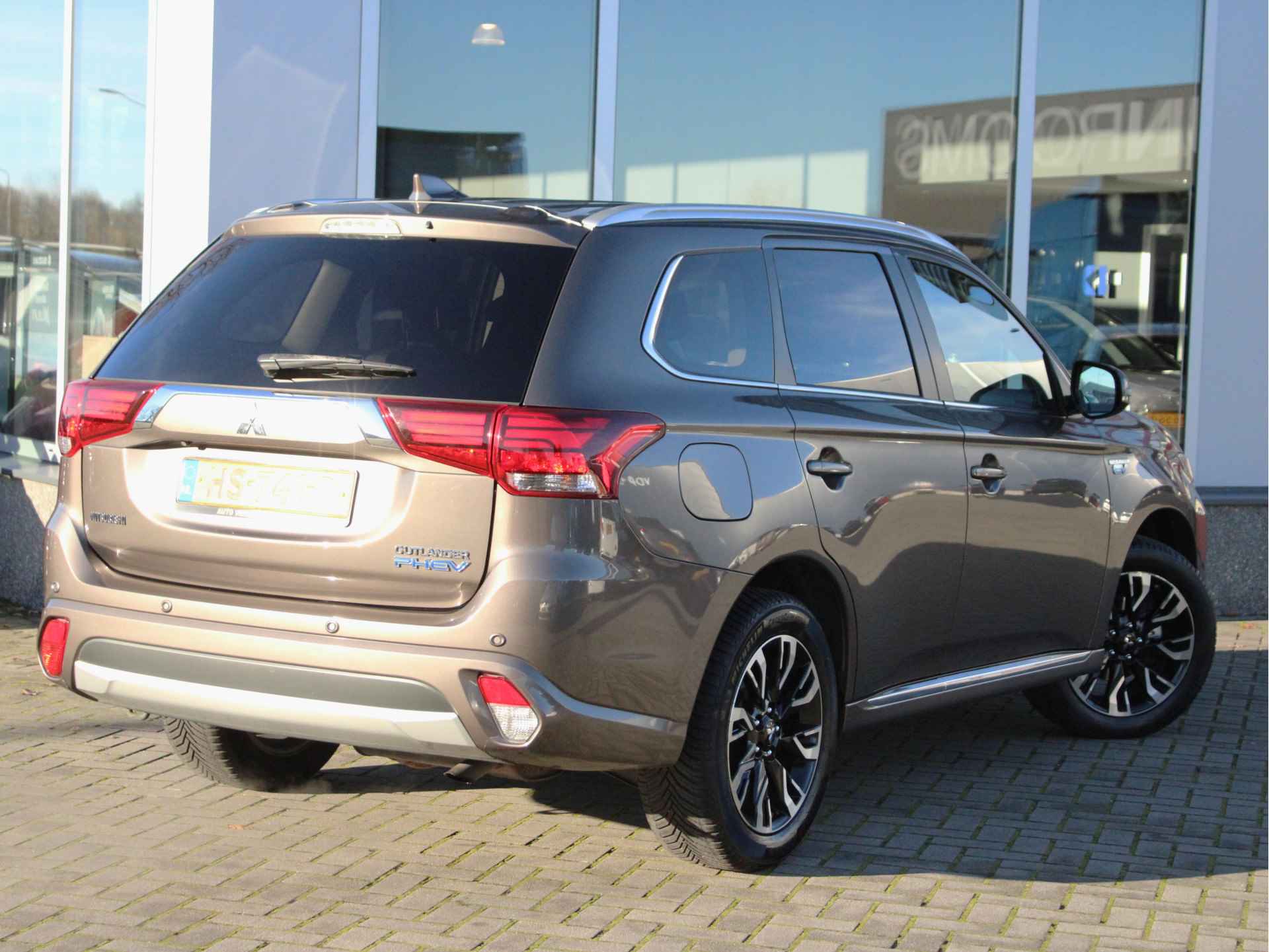 Mitsubishi Outlander 2.0 PHEV Executive Edition Leder/Alcantara Bekleding, Cruise en Climate Control, Keyless Go - 3/42