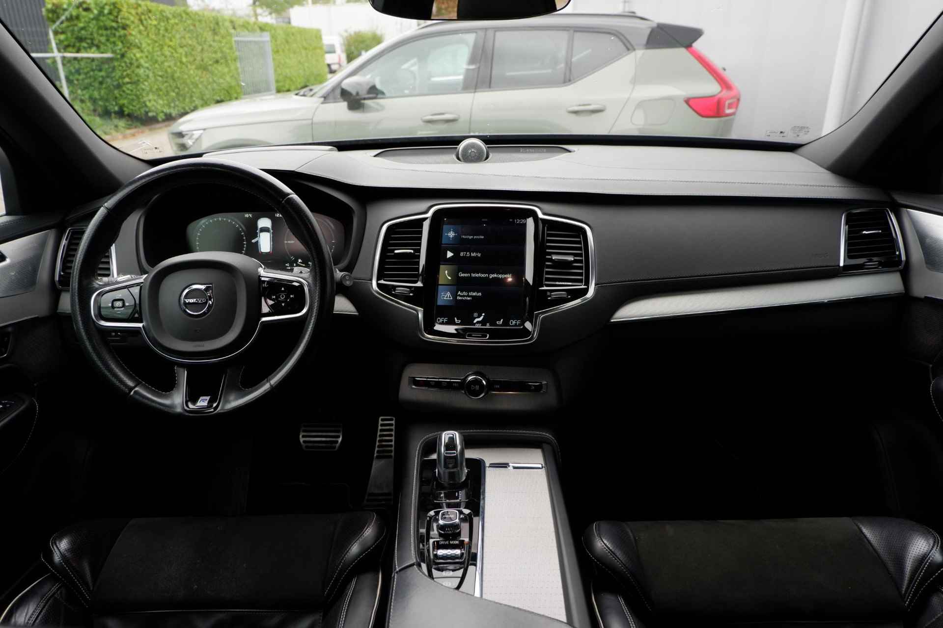 Volvo XC90 T8 Twin Engine AWD AUT8 390PK R-Design, 22" Velgen Zwart, Trekhaak semi elektrisch inklapbaar, Panoramisch schuif-/kanteldak, Sportstoelen, Keyless Entry & Go, Luchtvering, Adaptieve Cruise Control met Pilot Assist, BLIS Dodehoekdetectie, Bowers & Wilkins audio - 5/23