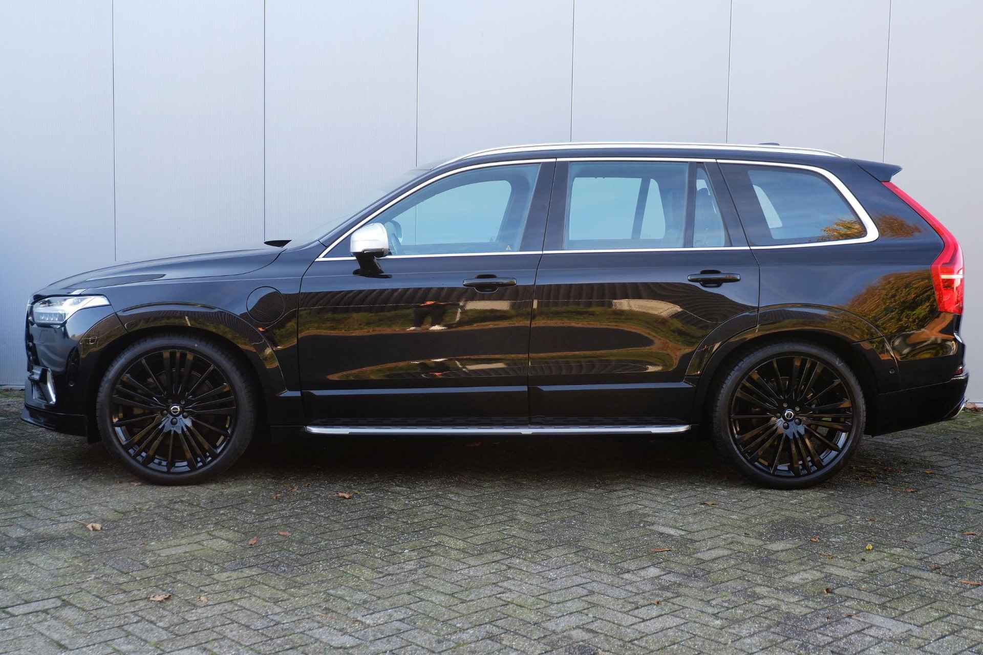 Volvo XC90 T8 Twin Engine AWD AUT8 390PK R-Design, 22" Velgen Zwart, Trekhaak semi elektrisch inklapbaar, Panoramisch schuif-/kanteldak, Sportstoelen, Keyless Entry & Go, Luchtvering, Adaptieve Cruise Control met Pilot Assist, BLIS Dodehoekdetectie, Bowers & Wilkins audio - 7/23