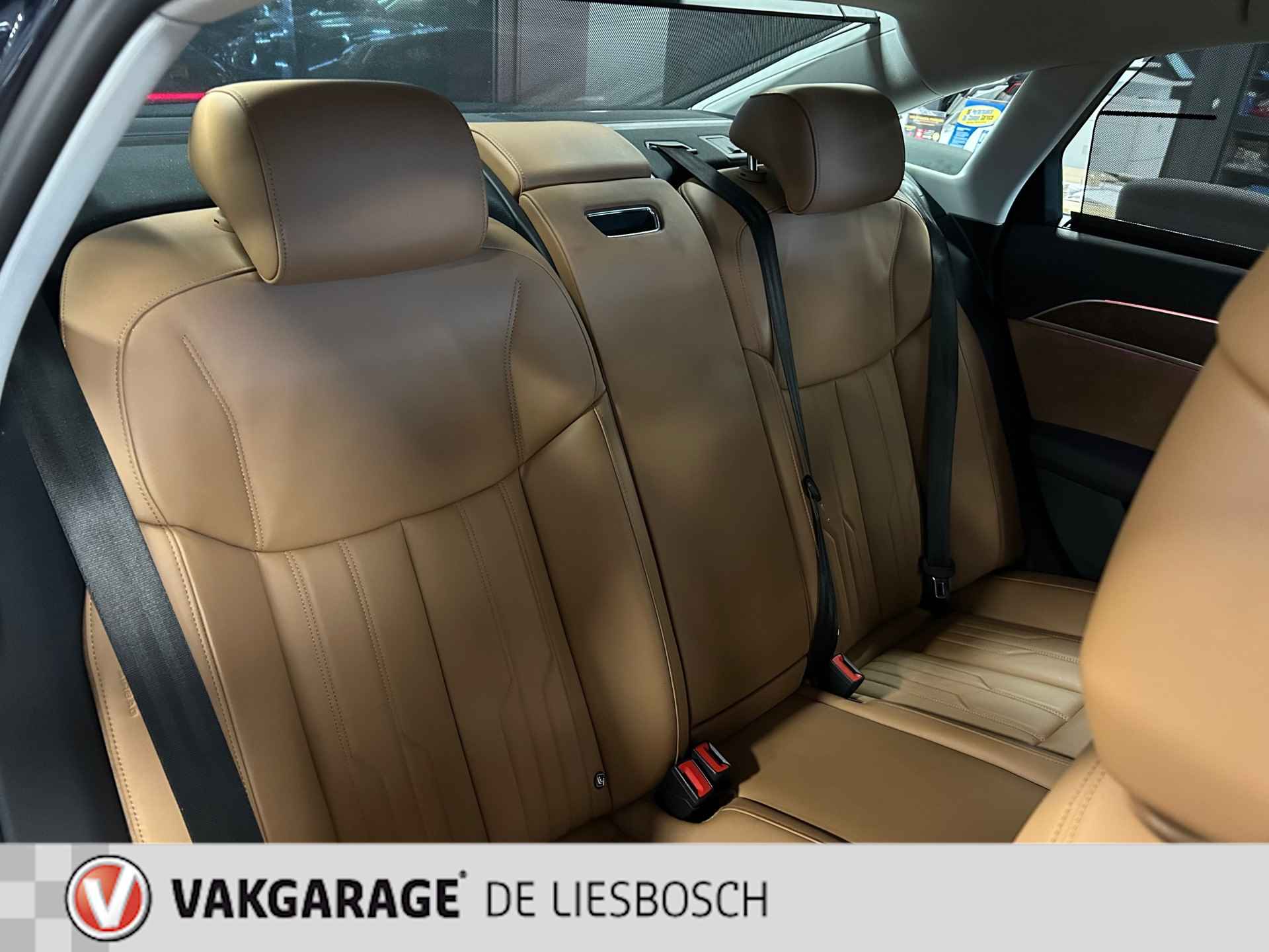 Audi A8 55 TFSI quattro / Leder / Navigatie / 20inch / B&O / stoel verwarming voor + achter. - 28/43