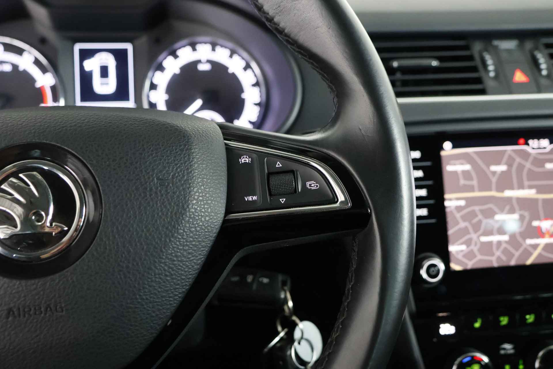 Škoda Octavia Combi 1.5 TSI Greentech Business Edition / LED / Navi / CarPlay / Standkachel / Trekhaak - 18/32