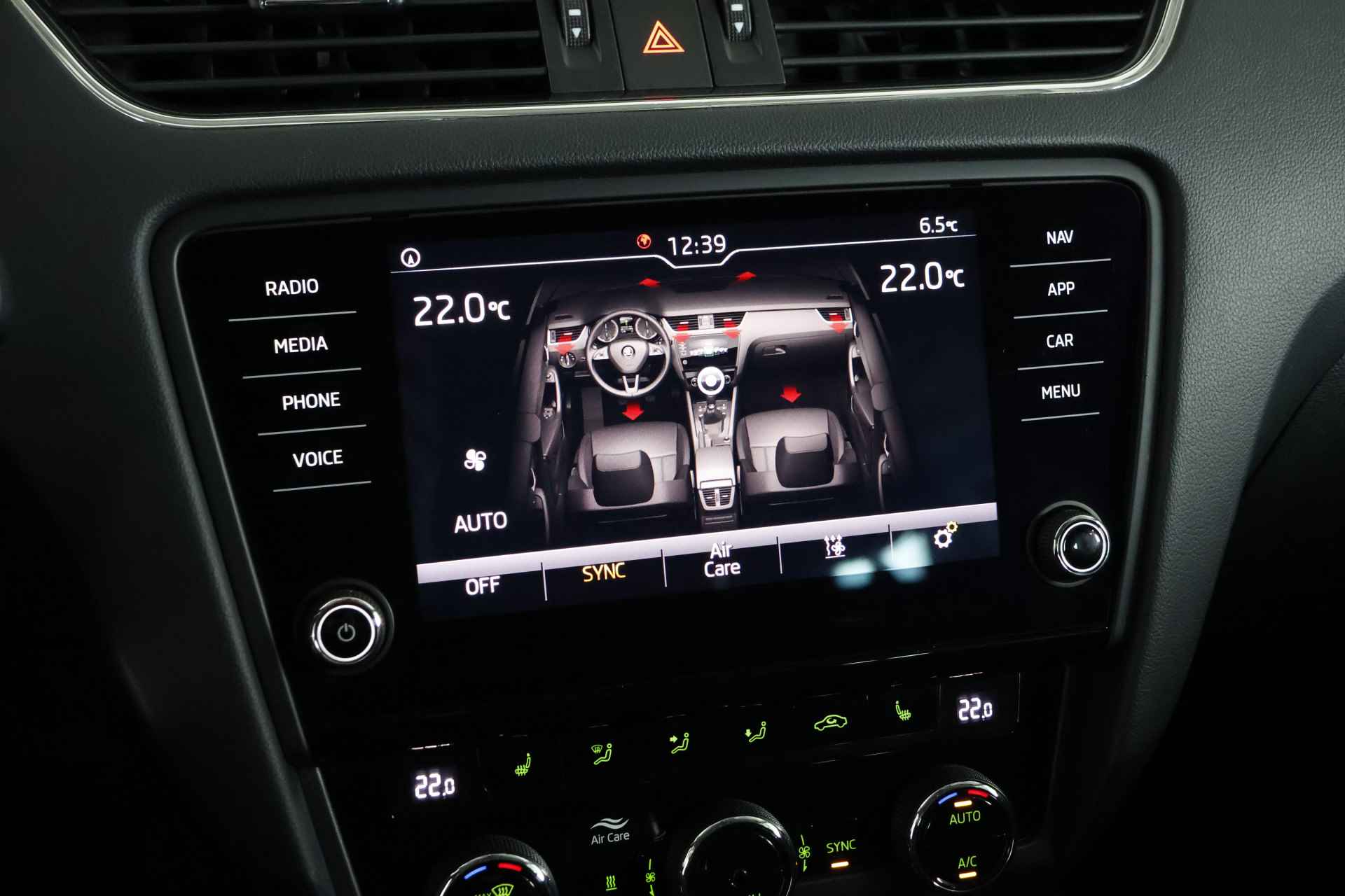 Škoda Octavia Combi 1.5 TSI Greentech Business Edition / LED / Navi / CarPlay / Standkachel / Trekhaak - 27/32