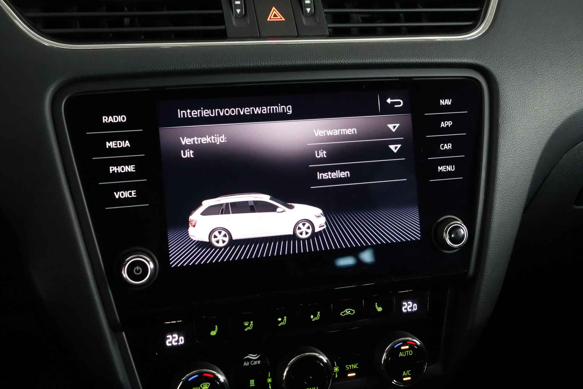 Škoda Octavia Combi 1.5 TSI Greentech Business Edition / LED / Navi / CarPlay / Standkachel / Trekhaak - 28/32