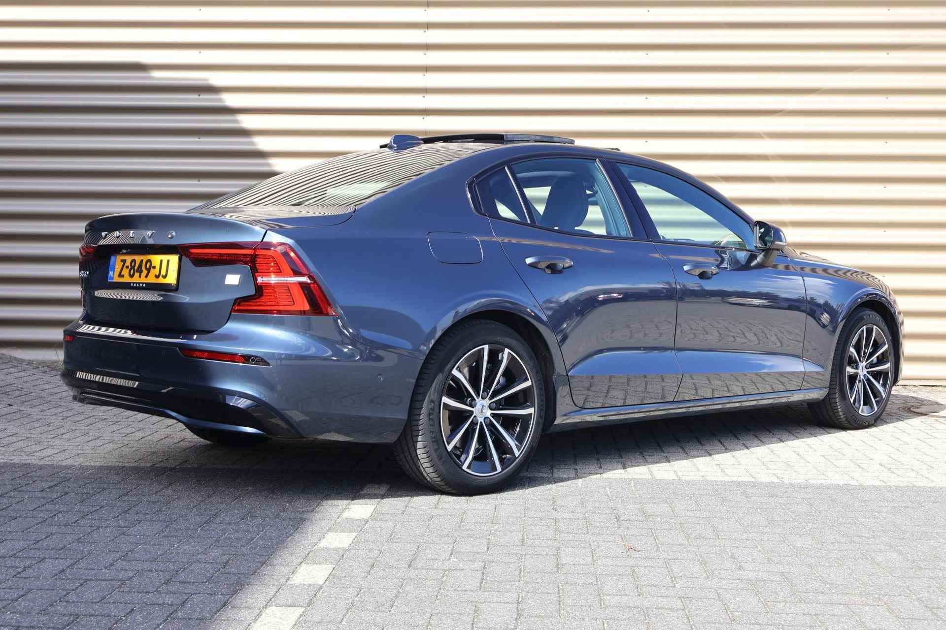 Volvo S60 2.0 Recharge T6 AWD Ultimate Dark l Long range l Bowers & Wilkins - 3/47