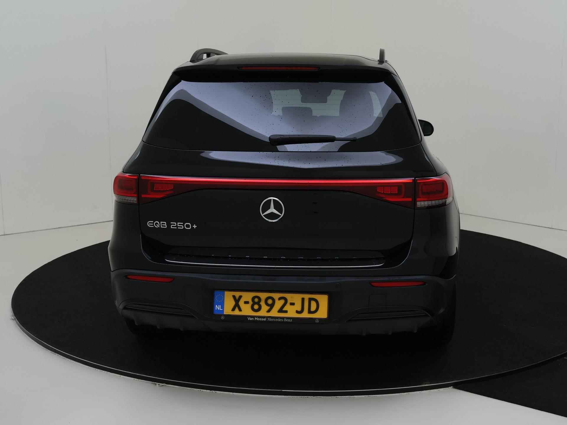 Mercedes-Benz EQB 250+ AMG Line 71 kWh / DISTRONIC/ 19 inch/ Night/ 360 camera/ Burmester Audio/ Memory - 8/32