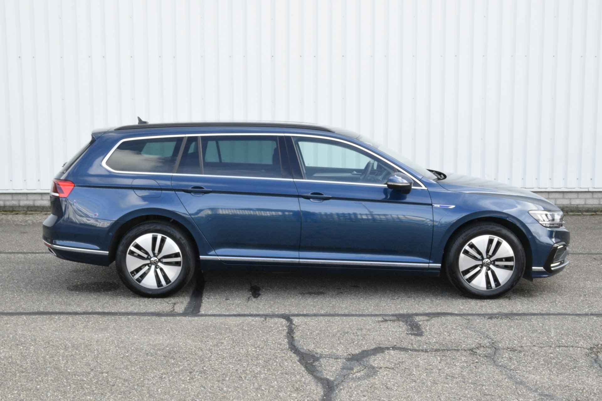 Volkswagen Passat Variant 1.4 TSI PHEV GTE | Massagestoel |Camera | Navi | Stoelverwarming | Parkeerhulp | - 39/41