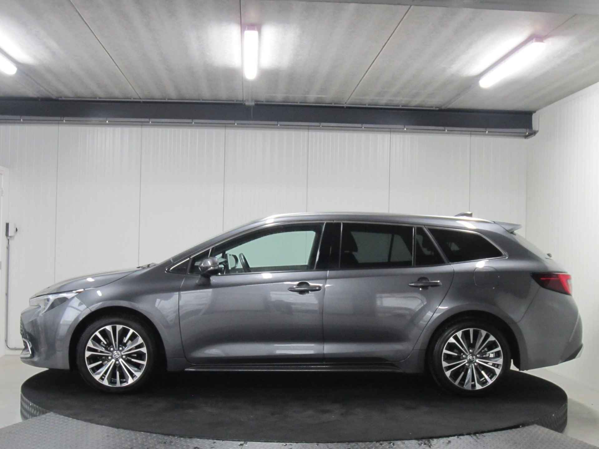 Toyota Corolla Touring Sports Hybrid 140 Dynamic Apple Carplay NL Zeer compleet - 4/26