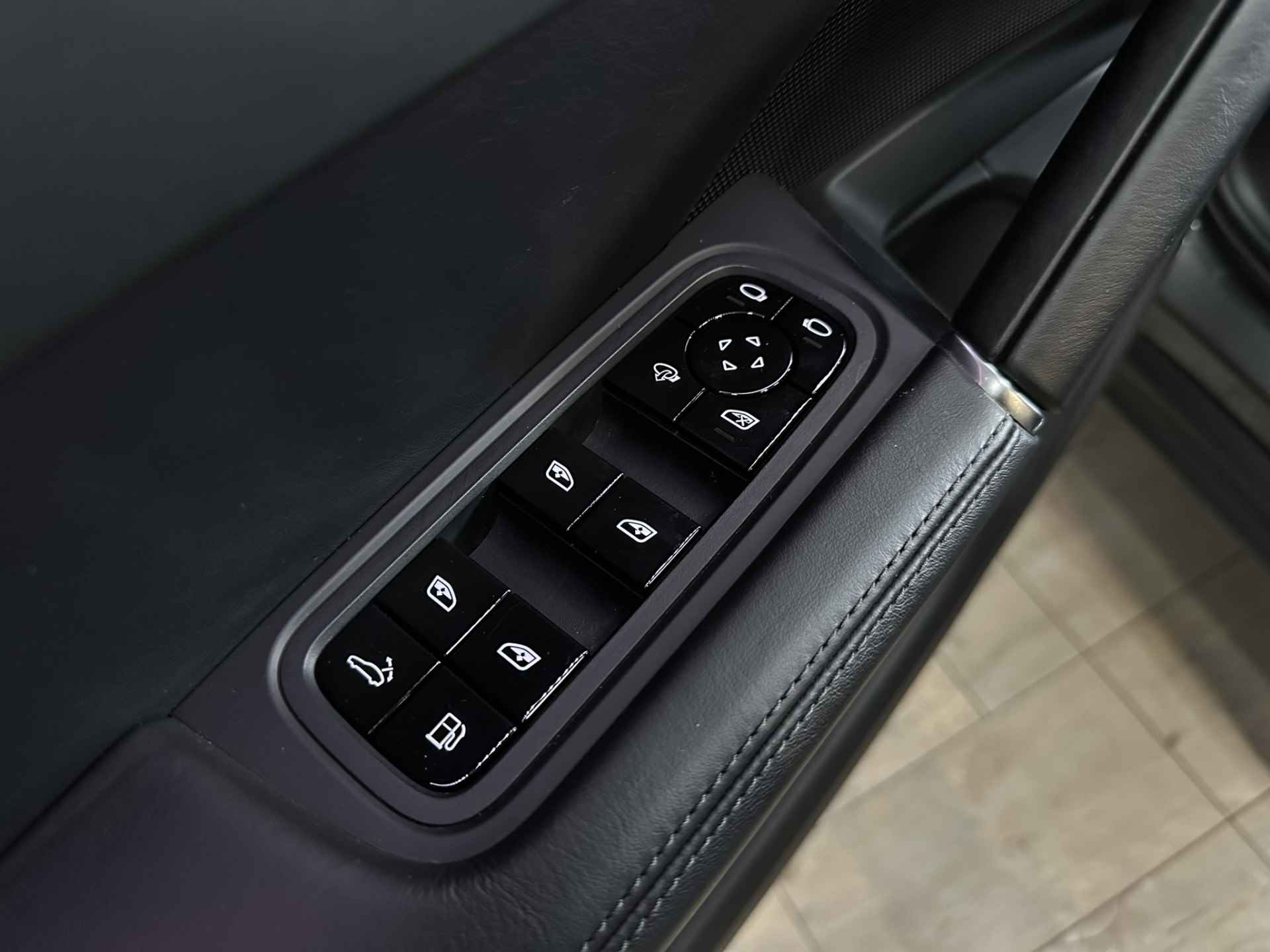 Porsche Cayenne 3.0 E-Hybrid LED PDLS+ | Bose | Luchtvering | Adaptive Cruise | 360 Camera | Panorama | Leder | Trekhaak | Stoelkoeling | Apple Carplay Android Auto | Isofix | NAP | - 13/54