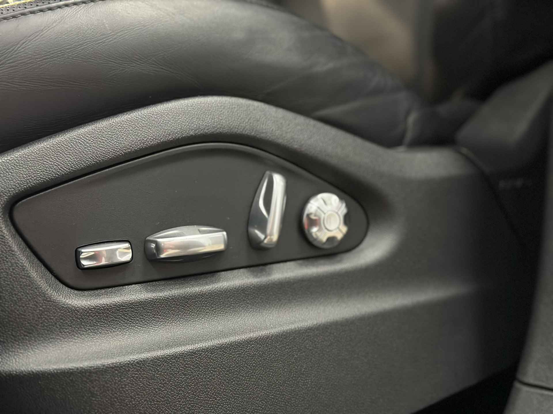 Porsche Cayenne 3.0 E-Hybrid LED PDLS+ | Bose | Luchtvering | Adaptive Cruise | 360 Camera | Panorama | Leder | Trekhaak | Stoelkoeling | Apple Carplay Android Auto | Isofix | NAP | - 17/54