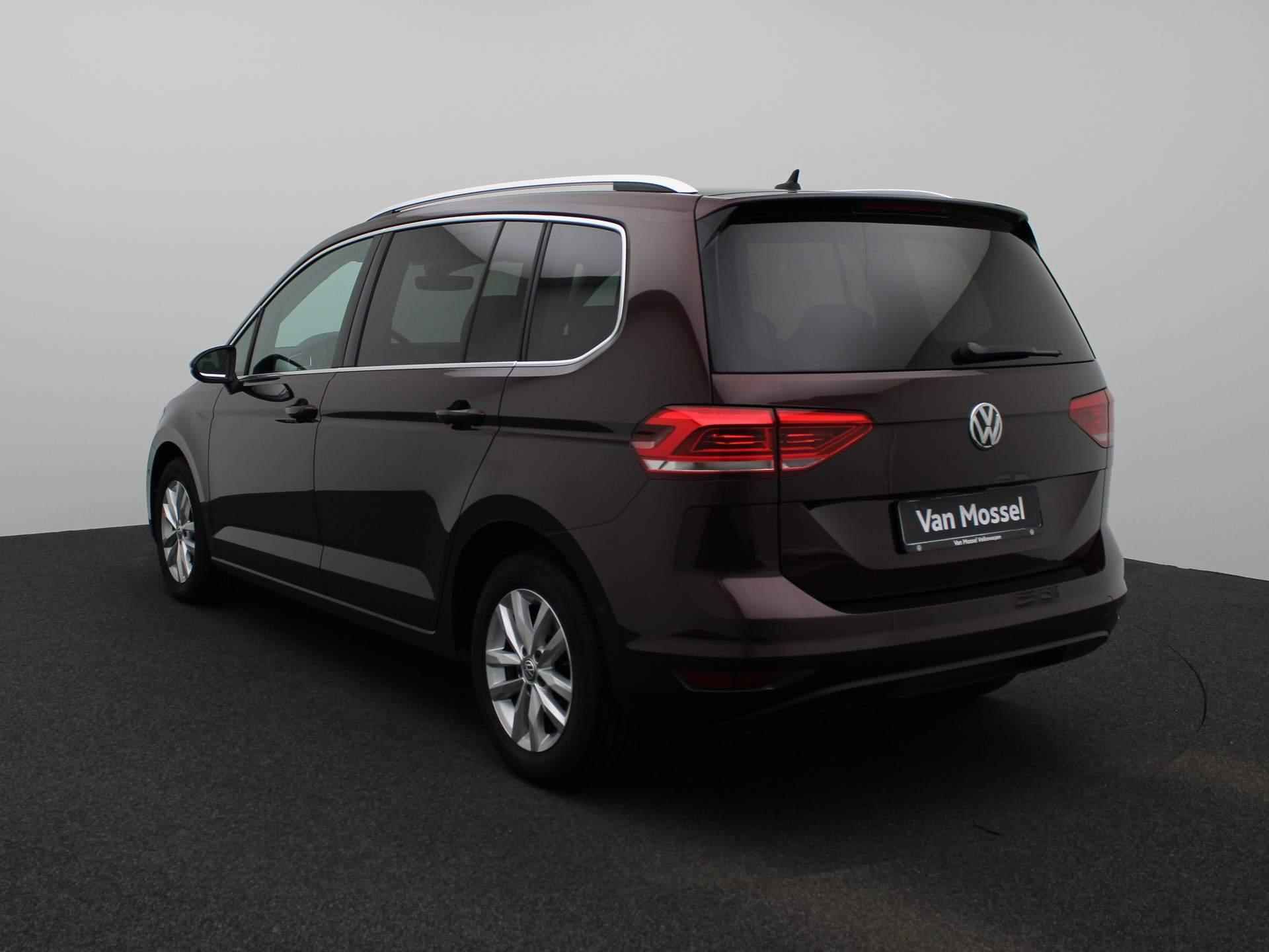 Volkswagen Touran 1.6 TDI SCR Highline | Lederen Bekleding | Stoelverwarming | Stuurwielverwarming | Start/Stop | Apple Carplay | Navigatie | Automatische Achterklep | Elektrisch Verstelbare Stoelen | Standkachel | - 2/39