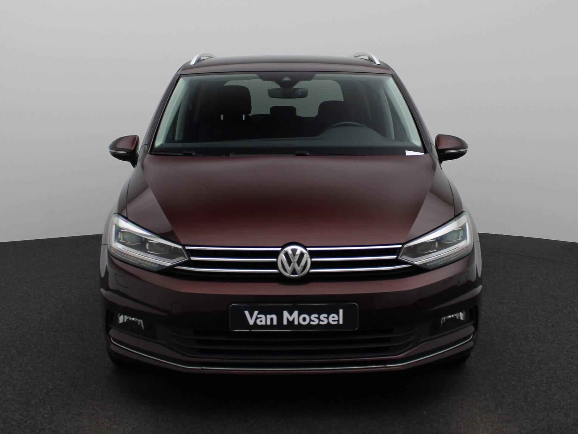 Volkswagen Touran 1.6 TDI SCR Highline | Lederen Bekleding | Stoelverwarming | Stuurwielverwarming | Start/Stop | Apple Carplay | Navigatie | Automatische Achterklep | Elektrisch Verstelbare Stoelen | Standkachel | - 3/39