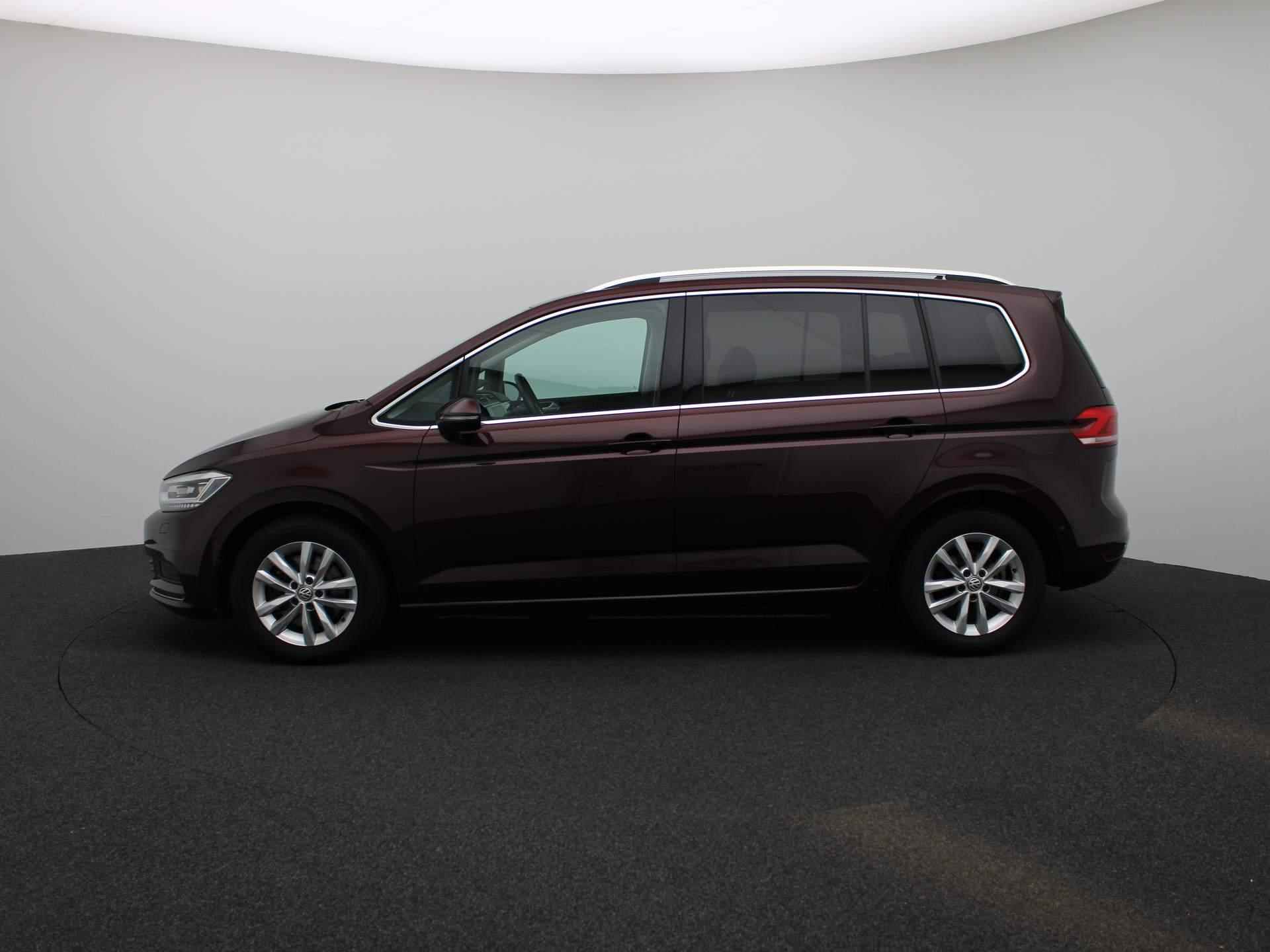 Volkswagen Touran 1.6 TDI SCR Highline | Lederen Bekleding | Stoelverwarming | Stuurwielverwarming | Start/Stop | Apple Carplay | Navigatie | Automatische Achterklep | Elektrisch Verstelbare Stoelen | Standkachel | - 4/39