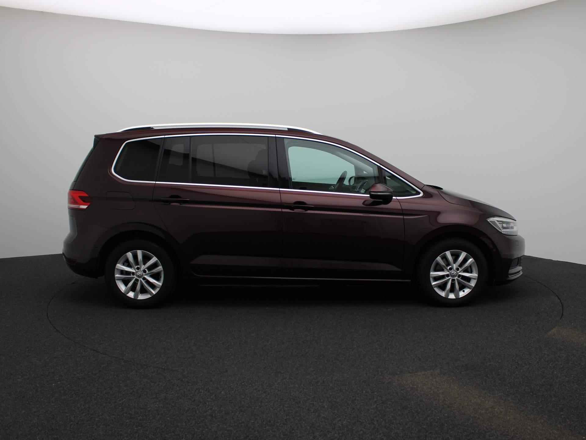 Volkswagen Touran 1.6 TDI SCR Highline | Lederen Bekleding | Stoelverwarming | Stuurwielverwarming | Start/Stop | Apple Carplay | Navigatie | Automatische Achterklep | Elektrisch Verstelbare Stoelen | Standkachel | - 6/39