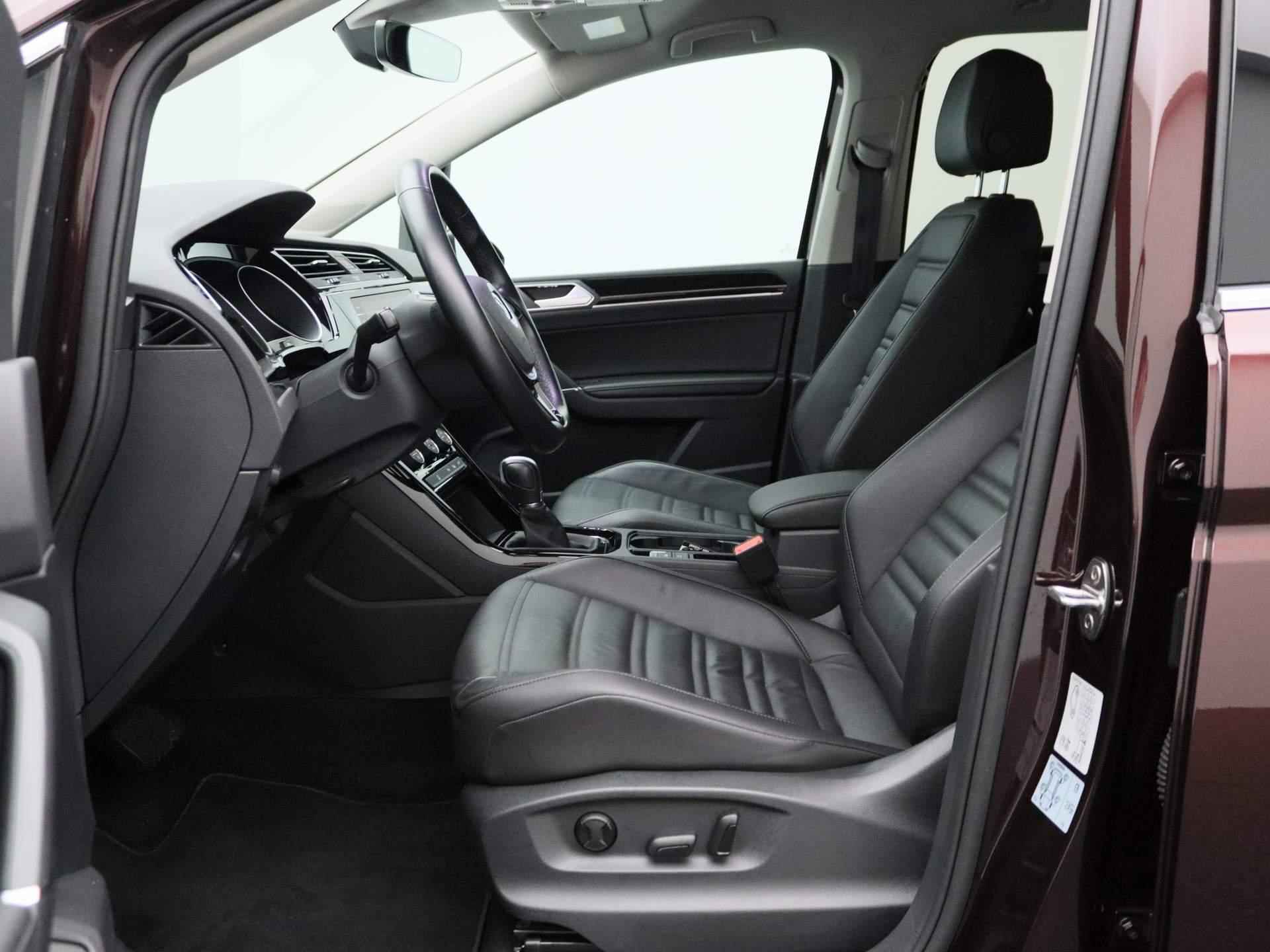 Volkswagen Touran 1.6 TDI SCR Highline | Lederen Bekleding | Stoelverwarming | Stuurwielverwarming | Start/Stop | Apple Carplay | Navigatie | Automatische Achterklep | Elektrisch Verstelbare Stoelen | Standkachel | - 11/39