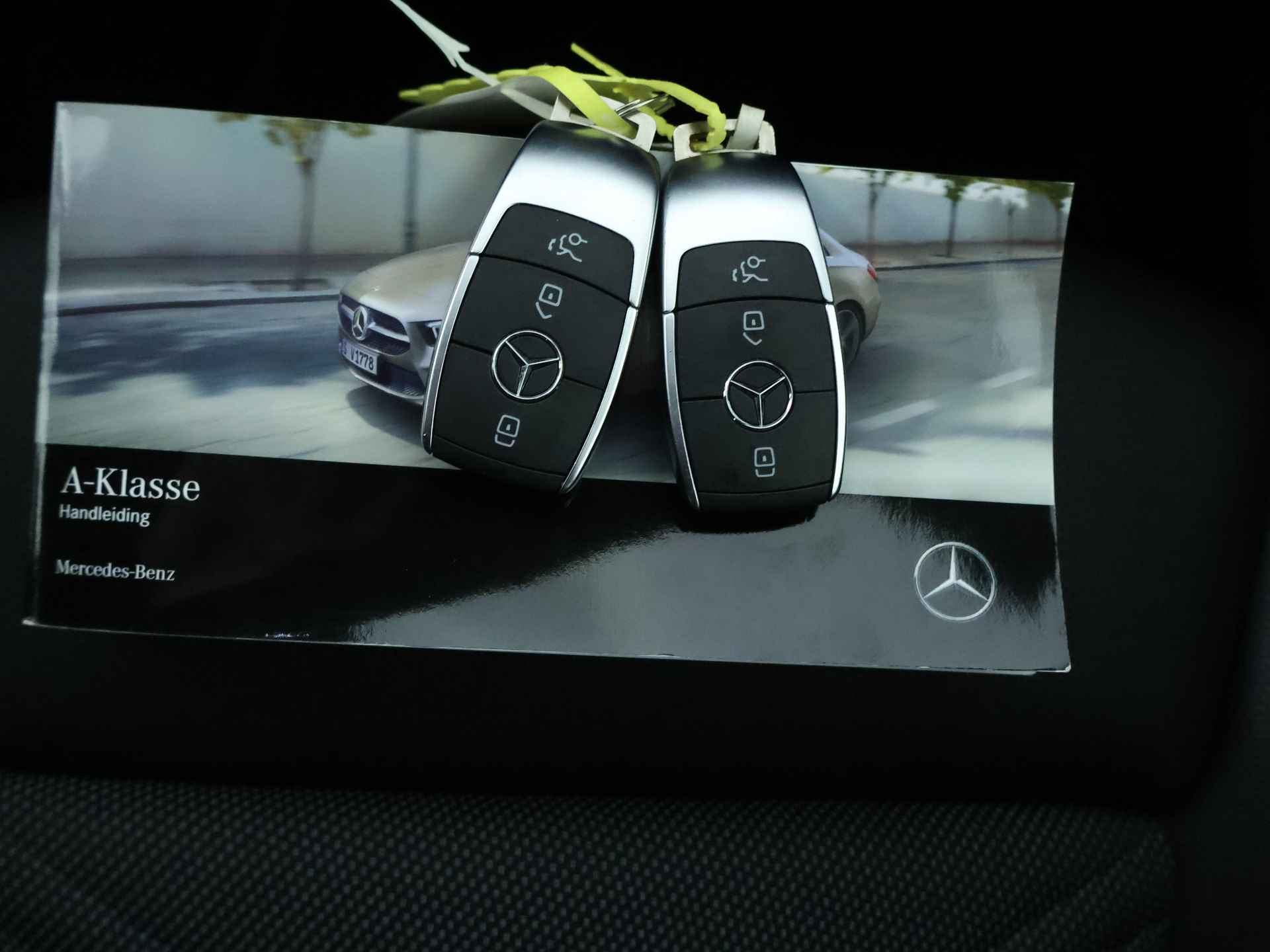 Mercedes-Benz A-Klasse 180 Business Solution | Achteruitrijcamera | Apple Carplay | Navigatie | Stoelverwarming | Inclusief 24 maanden MB Certified garantie voor Europa. - 14/41