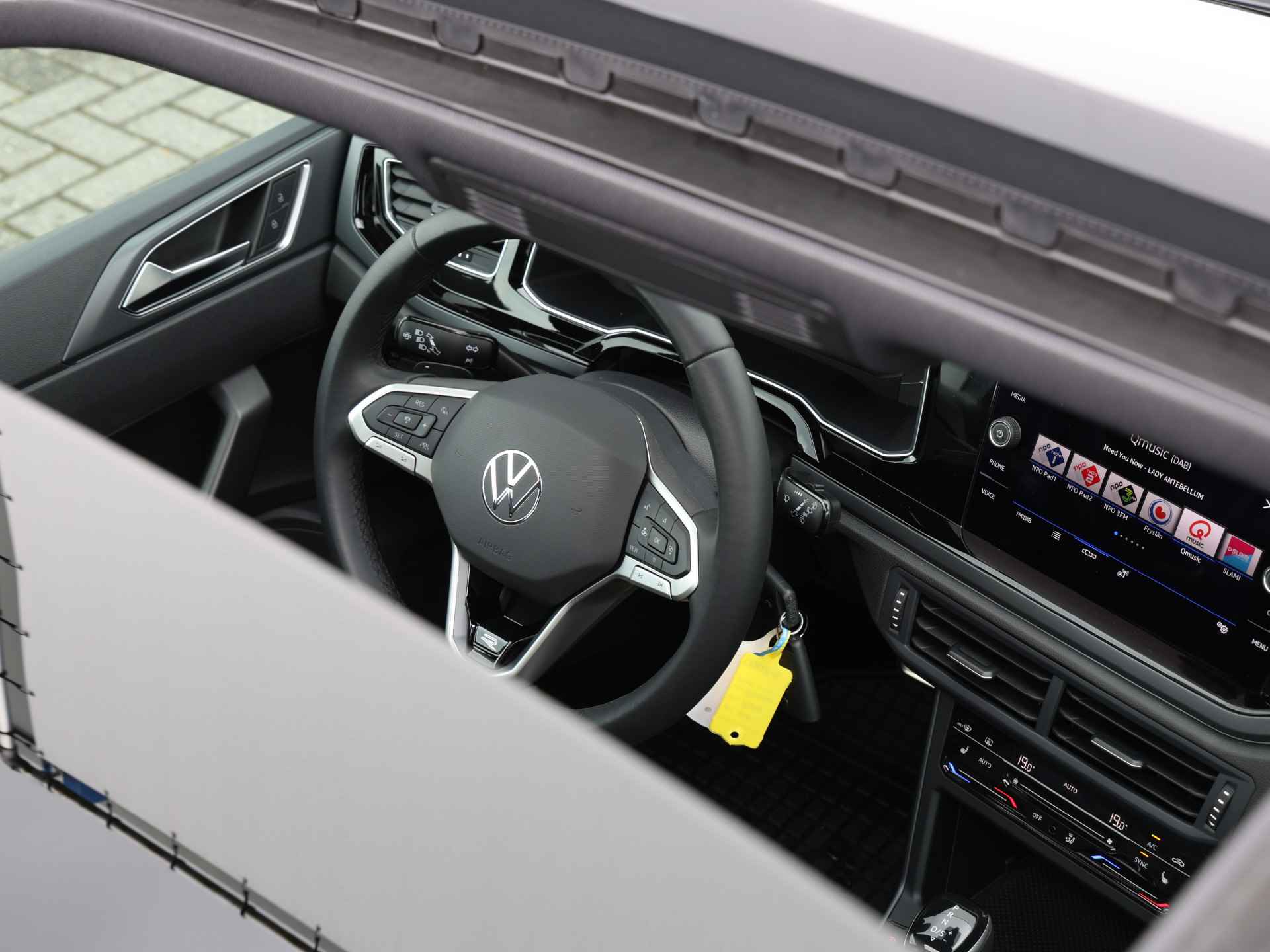 Volkswagen Polo 1.0 TSI R-Line Edition | LED Matrix | Panoramadak | Camera | Dodehoekdetectie | Digital Cockpit Pro | Stoelverwarming | 17" Velgen | - 7/28