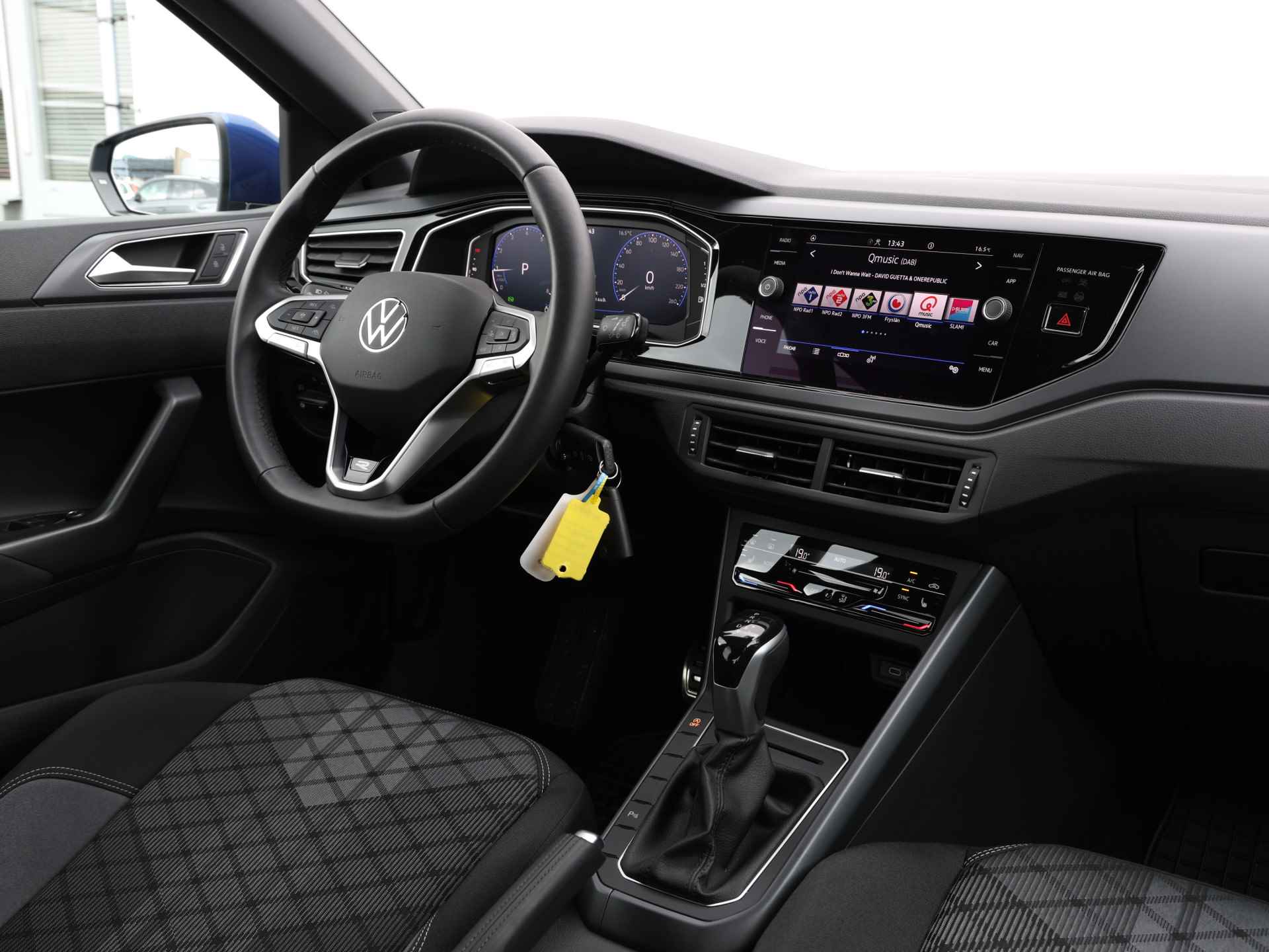 Volkswagen Polo 1.0 TSI R-Line Edition | LED Matrix | Panoramadak | Camera | Dodehoekdetectie | Digital Cockpit Pro | Stoelverwarming | 17" Velgen | - 10/28