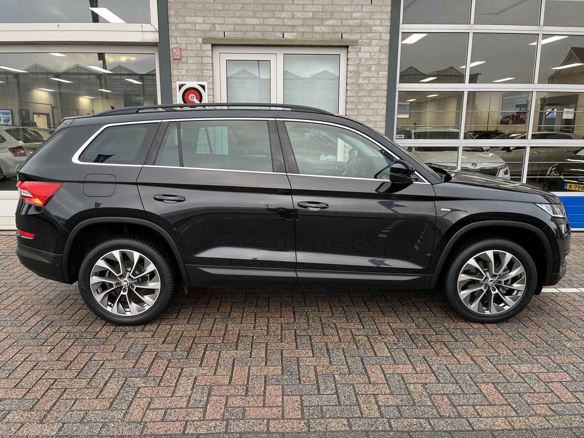 Škoda Kodiaq 1.5 TSI Ambition Clever 7p. / AUTOMAAT/ PARK. SENSOREN/ DODE HOEK/ STOEL VERWARM. V EN A/ STUUR VERWARM./ KEYLESS/ ADAPT. CRUISE/ APP CONNECT/ NAVI/ CLIMA/ DAB/ - 43/47