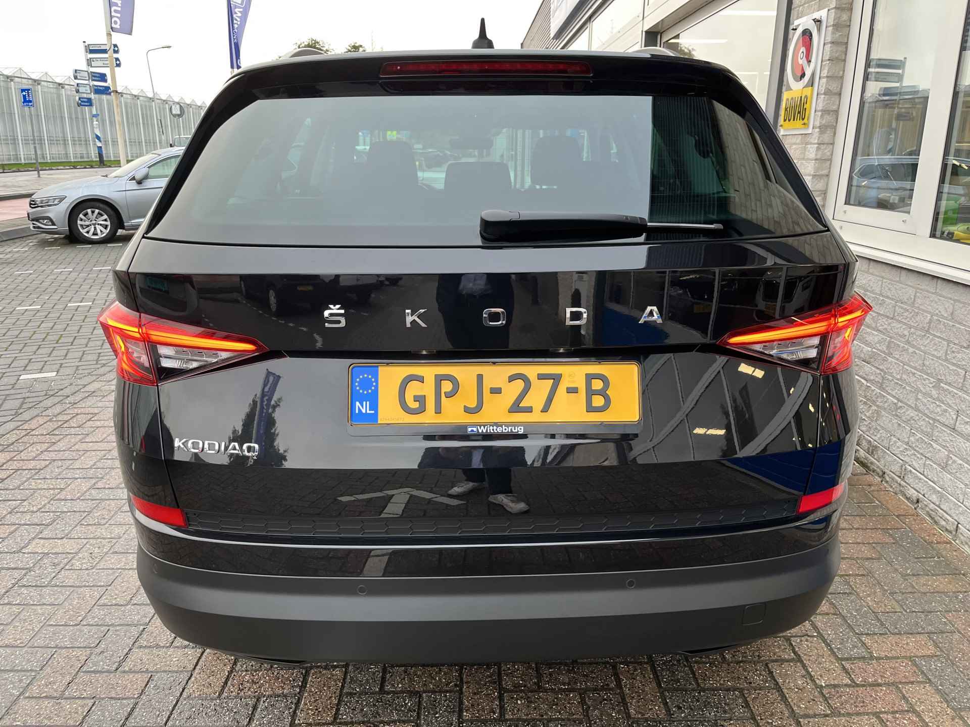 Škoda Kodiaq 1.5 TSI Ambition Clever 7p. / AUTOMAAT/ PARK. SENSOREN/ DODE HOEK/ STOEL VERWARM. V EN A/ STUUR VERWARM./ KEYLESS/ ADAPT. CRUISE/ APP CONNECT/ NAVI/ CLIMA/ DAB/ - 40/47