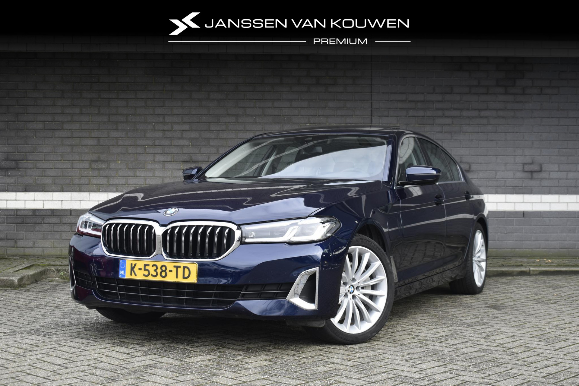 BMW 5-serie 530e High Executive / Pano / Luxury Line / Nappa Leder bij viaBOVAG.nl