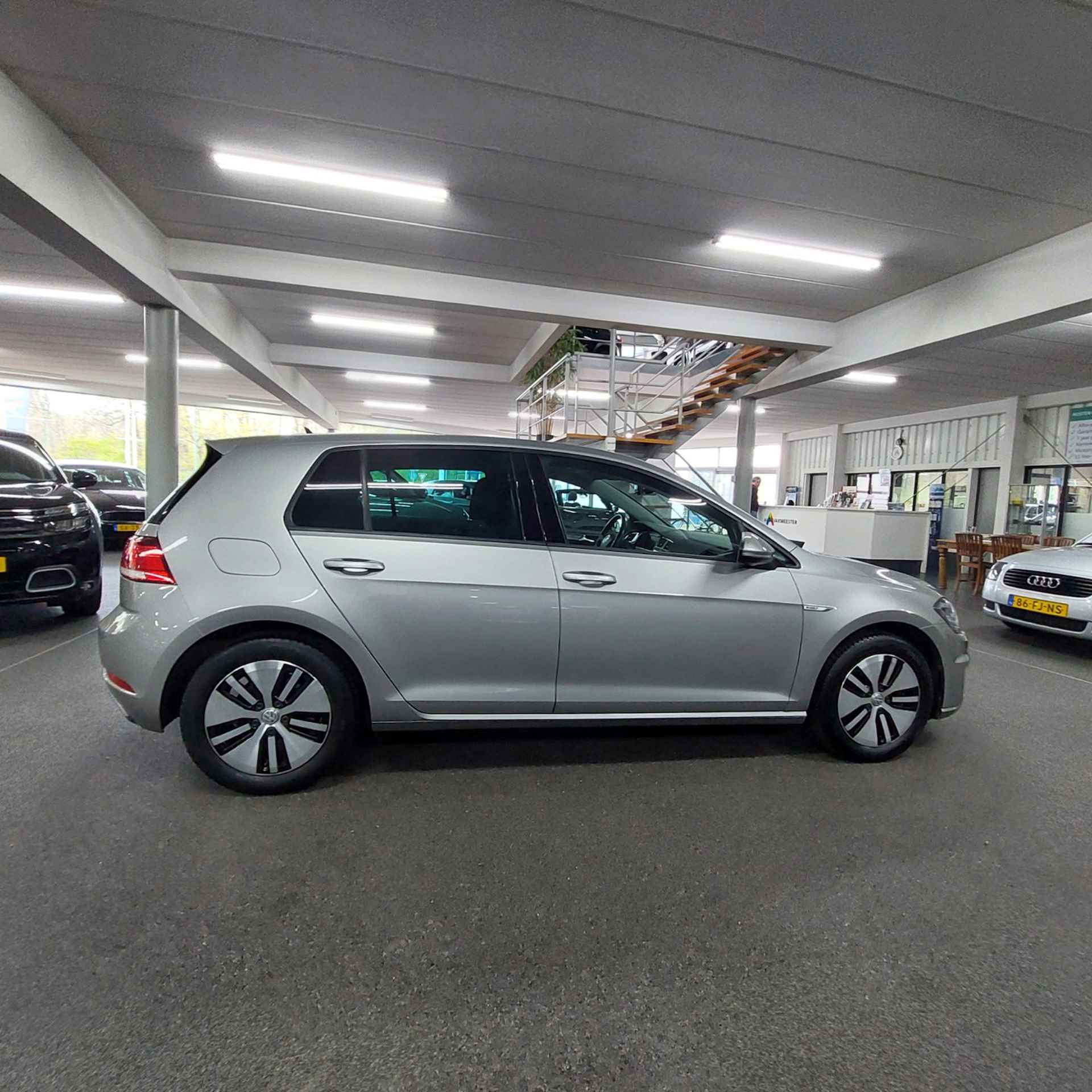 Volkswagen E-Golf E-Golf-NAVI-PARKEERSENSOREN-SUBSIDIE 2.000 EURO-LED - 8/47