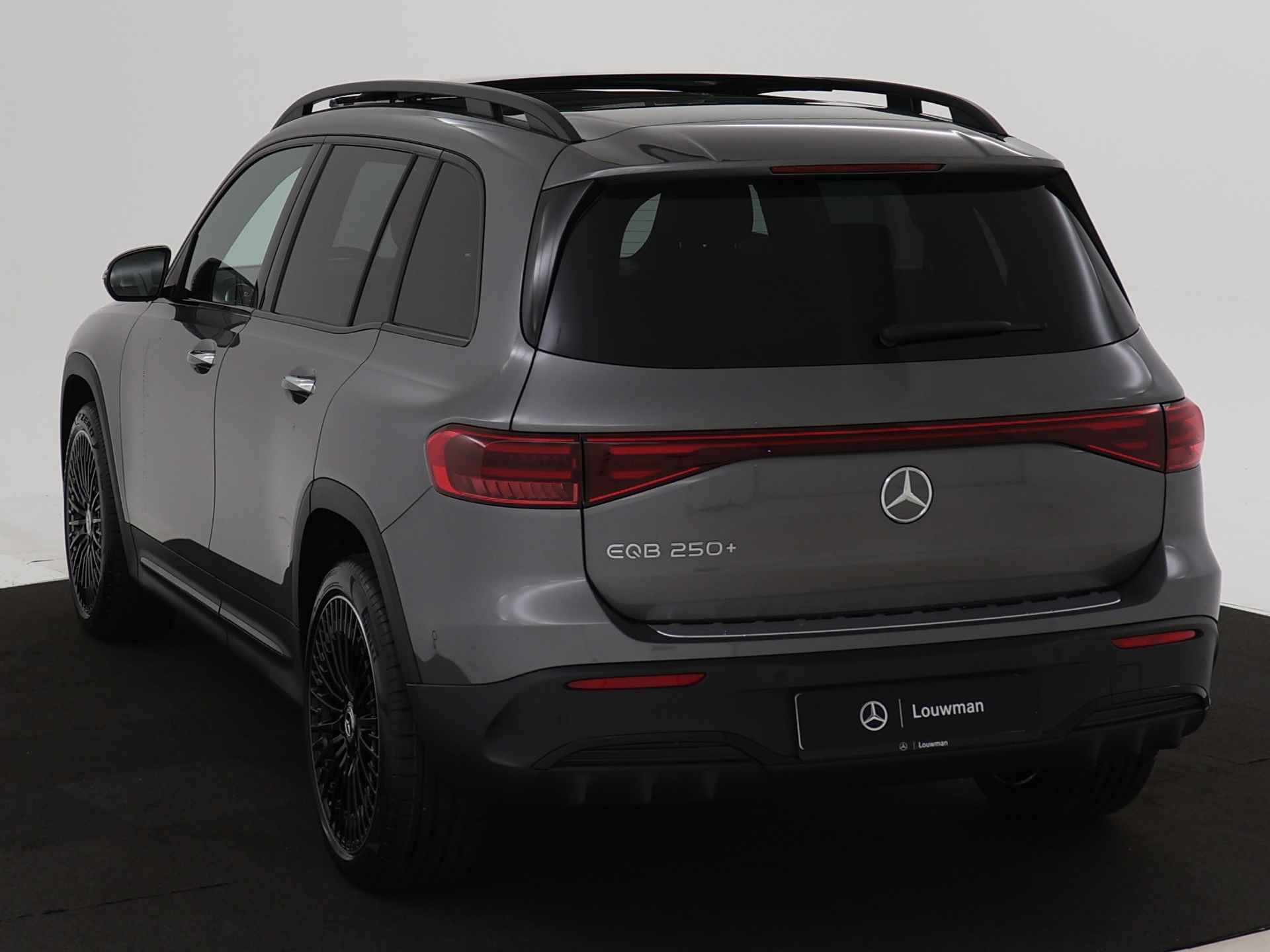 Mercedes-Benz EQB 250+ AMG Line 7p. 71 kWh | Nightpakket | Parkeerpakket met achteruitrijcamera | KEYLESS-GO comfort pakket | GUARD 360° Voertuigbescherming Plus | 	EASY PACK achterklep | Winter pakket | - 13/39