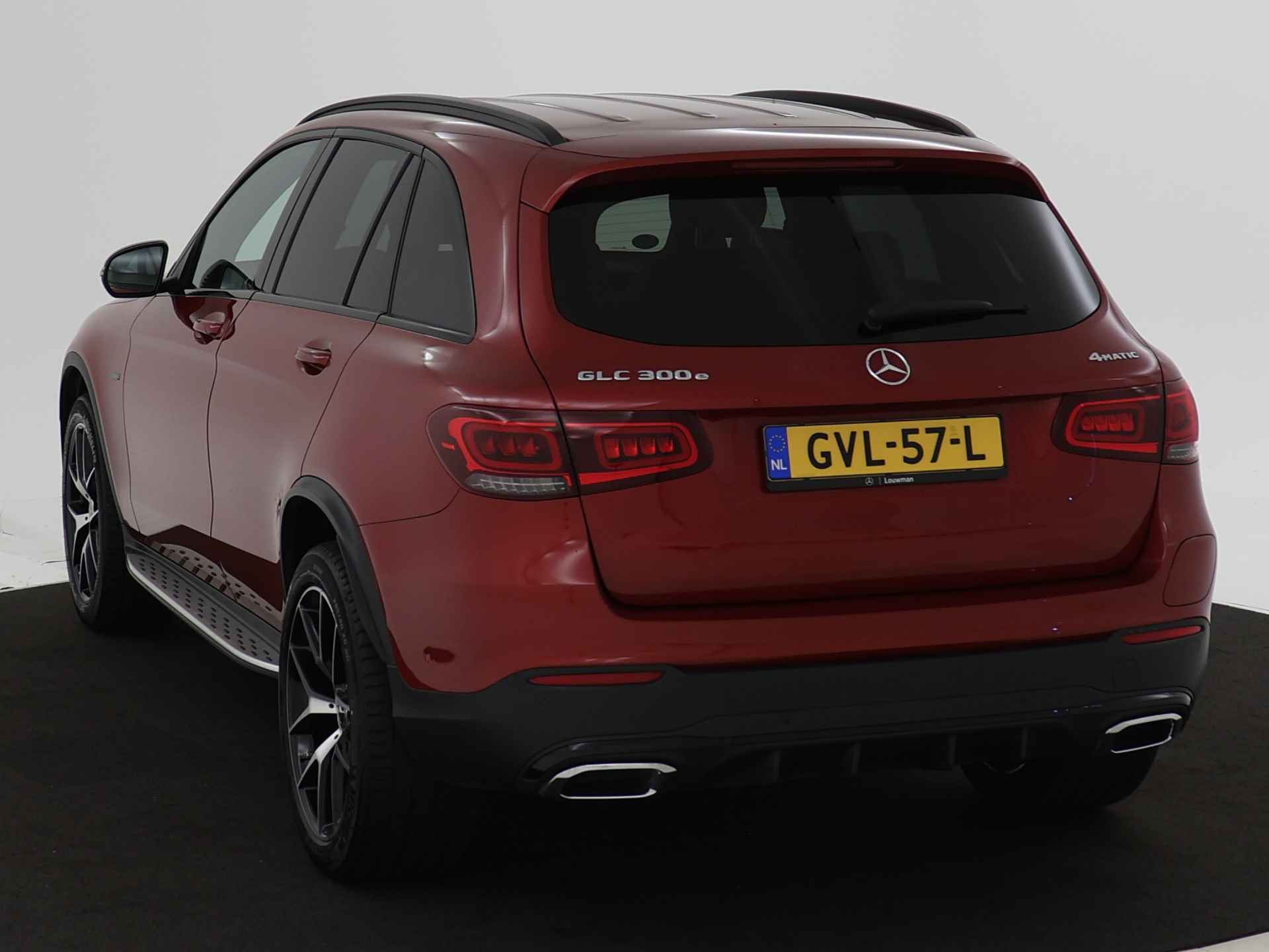 Mercedes-Benz GLC 300 e AMG Plug-In Hybride | Achteruitrijcamera | Apple Carplay | Nightpakket | Stoelverwarming | Inclusief 24 maanden MB Certified garantie voor Europa. - 17/44