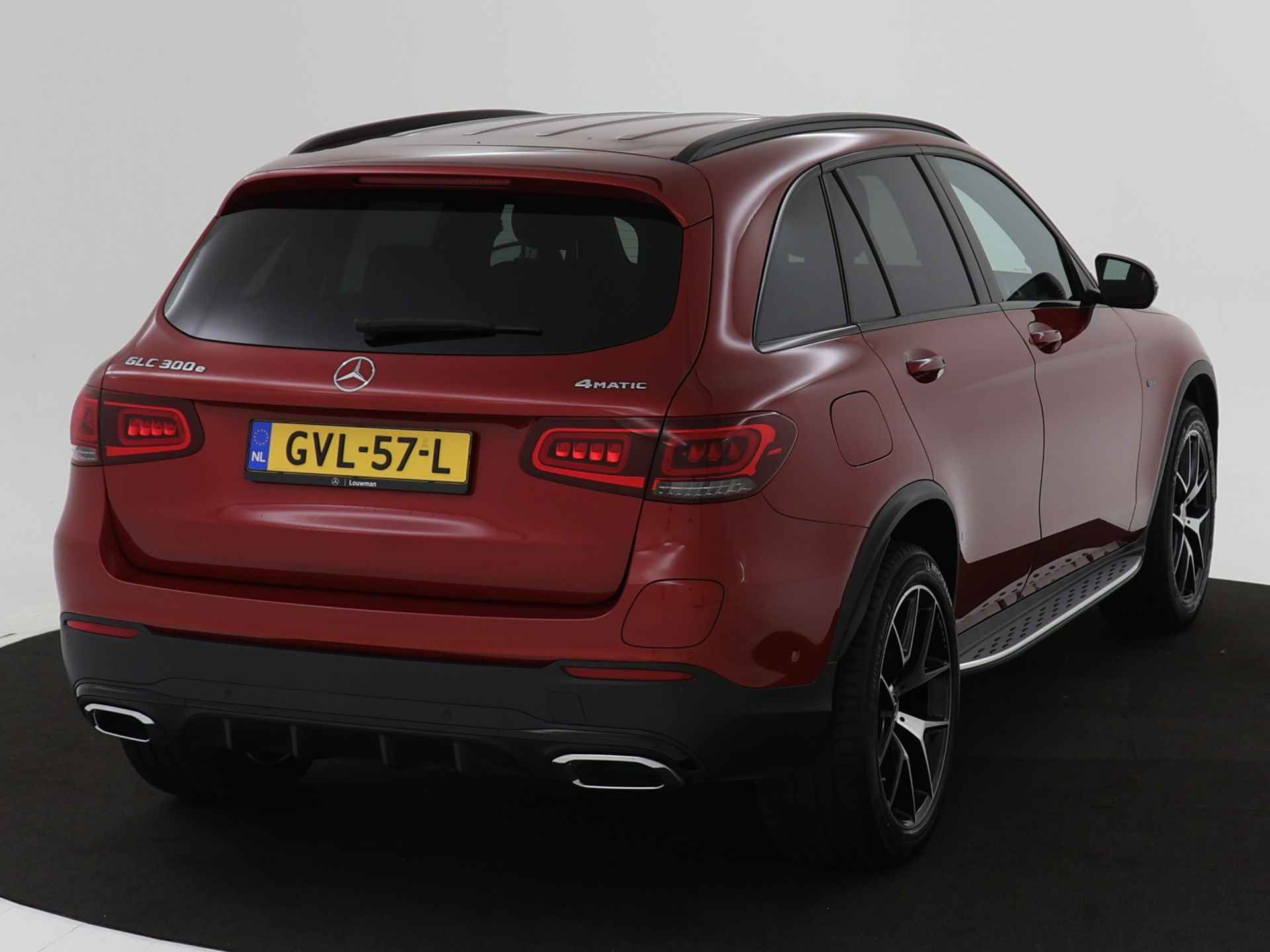 Mercedes-Benz GLC 300 e AMG Plug-In Hybride | Achteruitrijcamera | Apple Carplay | Nightpakket | Stoelverwarming | Inclusief 24 maanden MB Certified garantie voor Europa. - 18/44