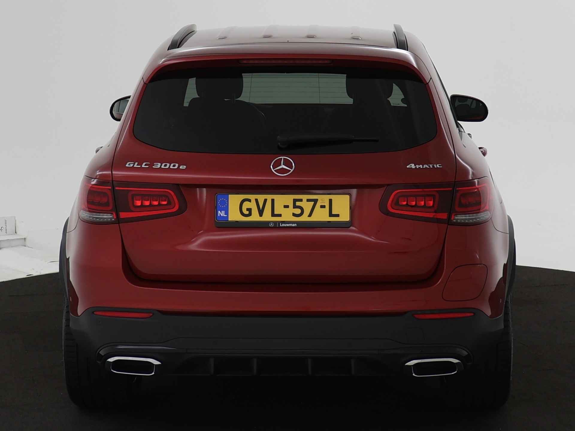 Mercedes-Benz GLC 300 e AMG Plug-In Hybride | Achteruitrijcamera | Apple Carplay | Nightpakket | Stoelverwarming | Inclusief 24 maanden MB Certified garantie voor Europa. - 29/44