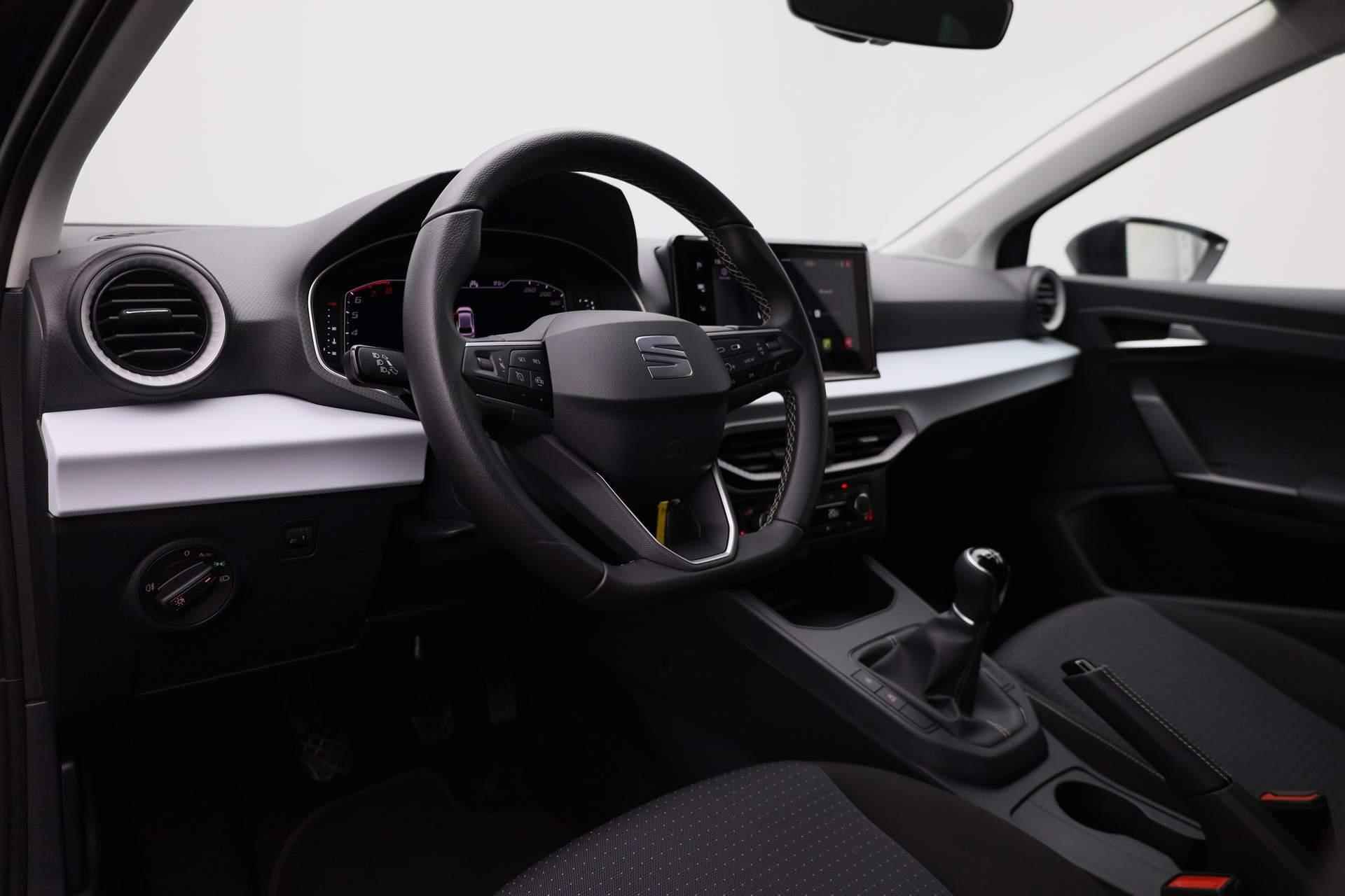 SEAT Ibiza 1.0 TSI 95PK Style Business Connect | Parkeersensoren voor/achter | Stoelverwarming | Navi | Lane Assist - 2/35