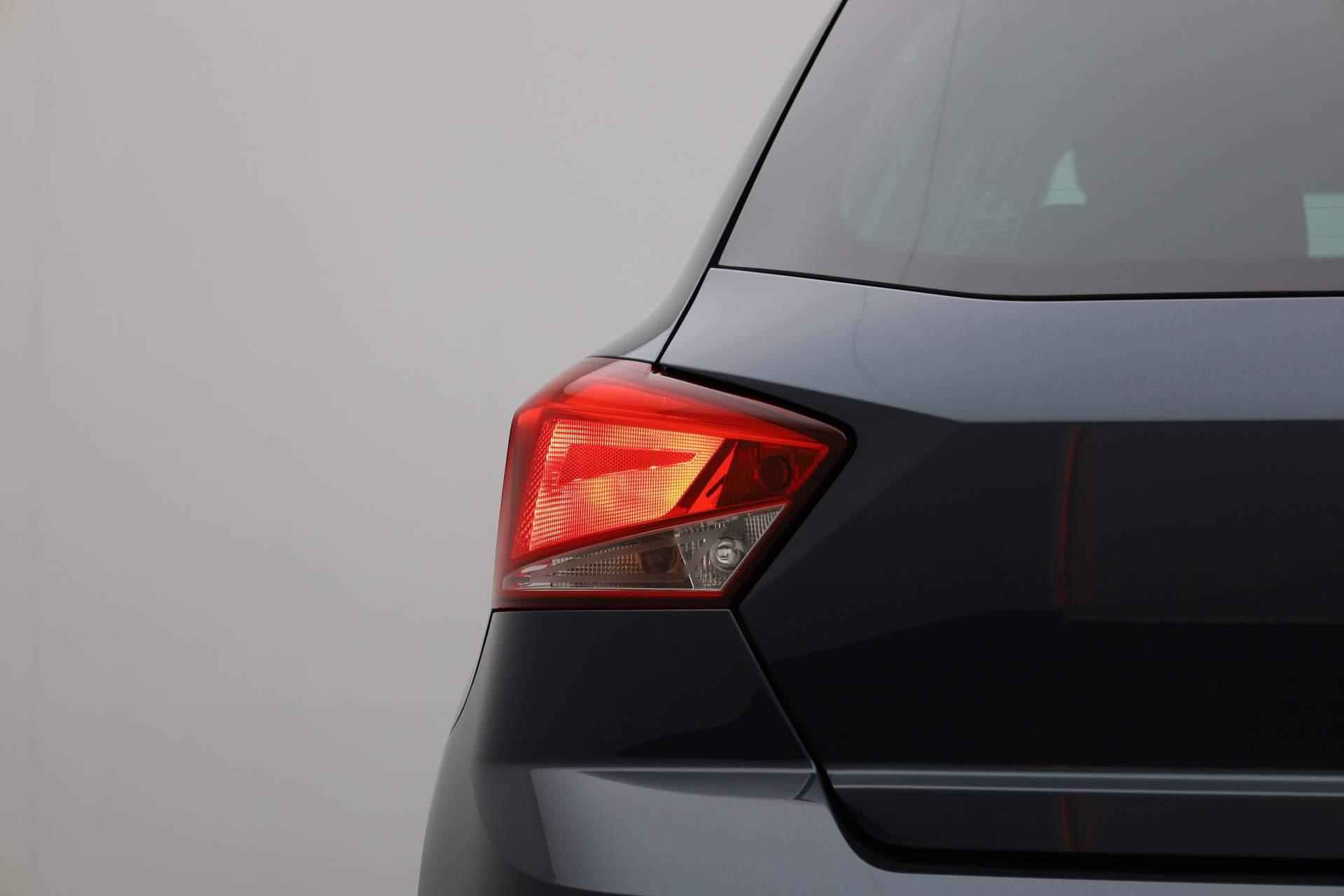SEAT Ibiza 1.0 TSI 95PK Style Business Connect | Parkeersensoren voor/achter | Stoelverwarming | Navi | Lane Assist - 11/35
