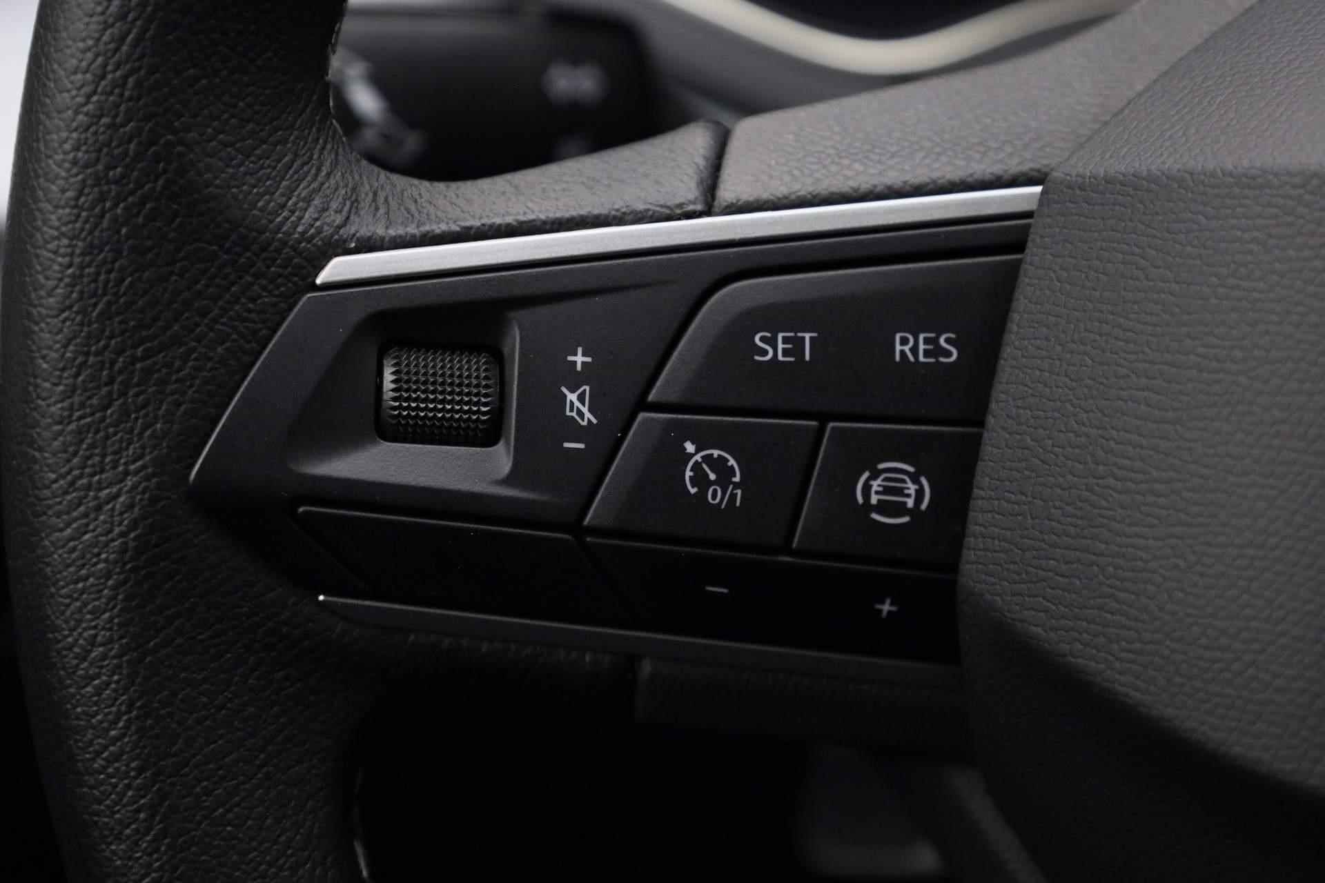 SEAT Ibiza 1.0 TSI 95PK Style Business Connect | Parkeersensoren voor/achter | Stoelverwarming | Navi | Lane Assist - 21/35
