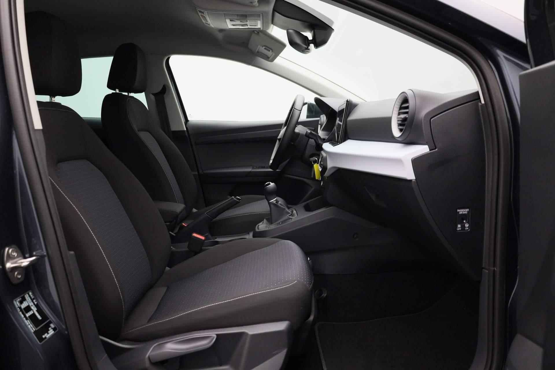 SEAT Ibiza 1.0 TSI 95PK Style Business Connect | Parkeersensoren voor/achter | Stoelverwarming | Navi | Lane Assist - 31/35