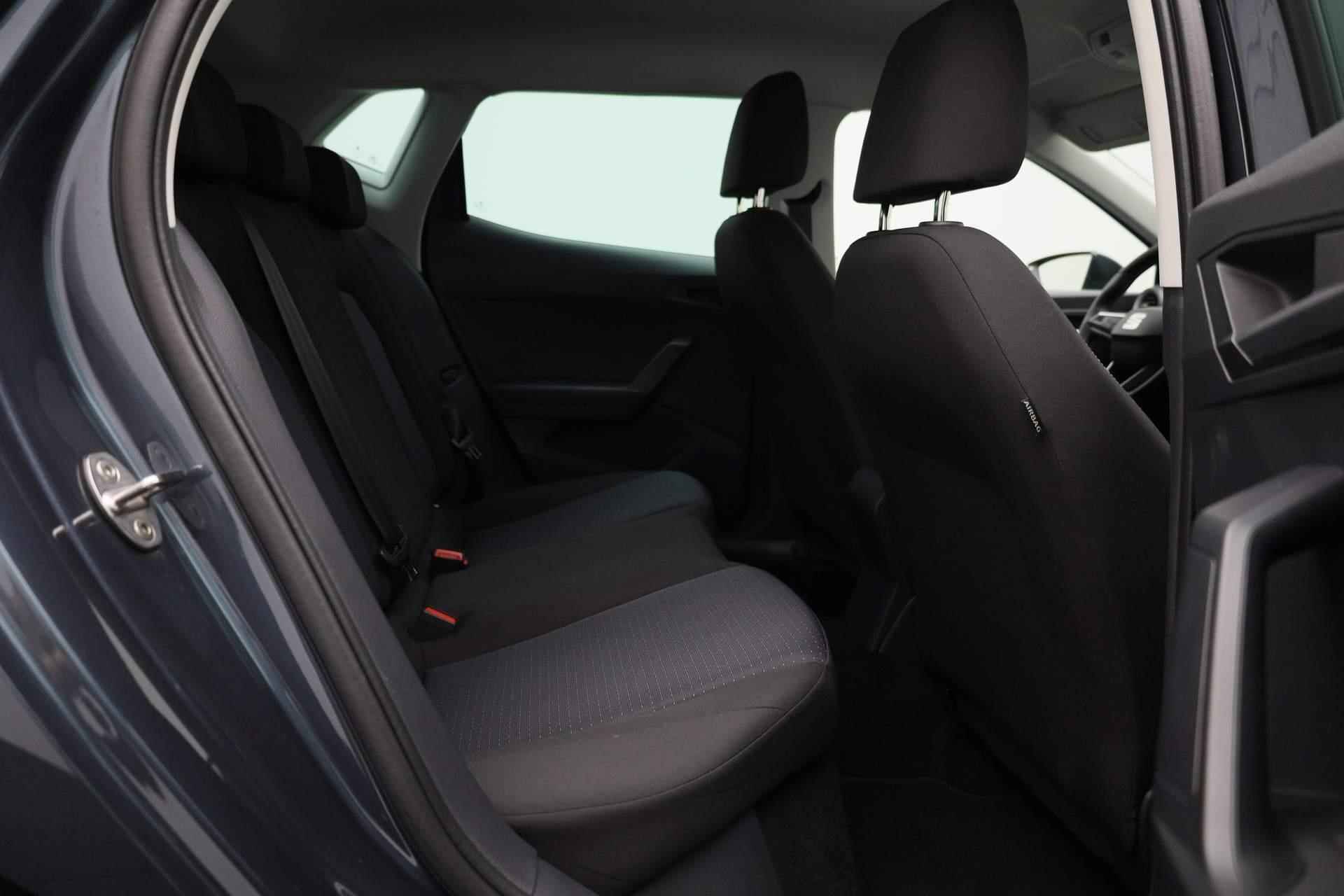 SEAT Ibiza 1.0 TSI 95PK Style Business Connect | Parkeersensoren voor/achter | Stoelverwarming | Navi | Lane Assist - 33/35