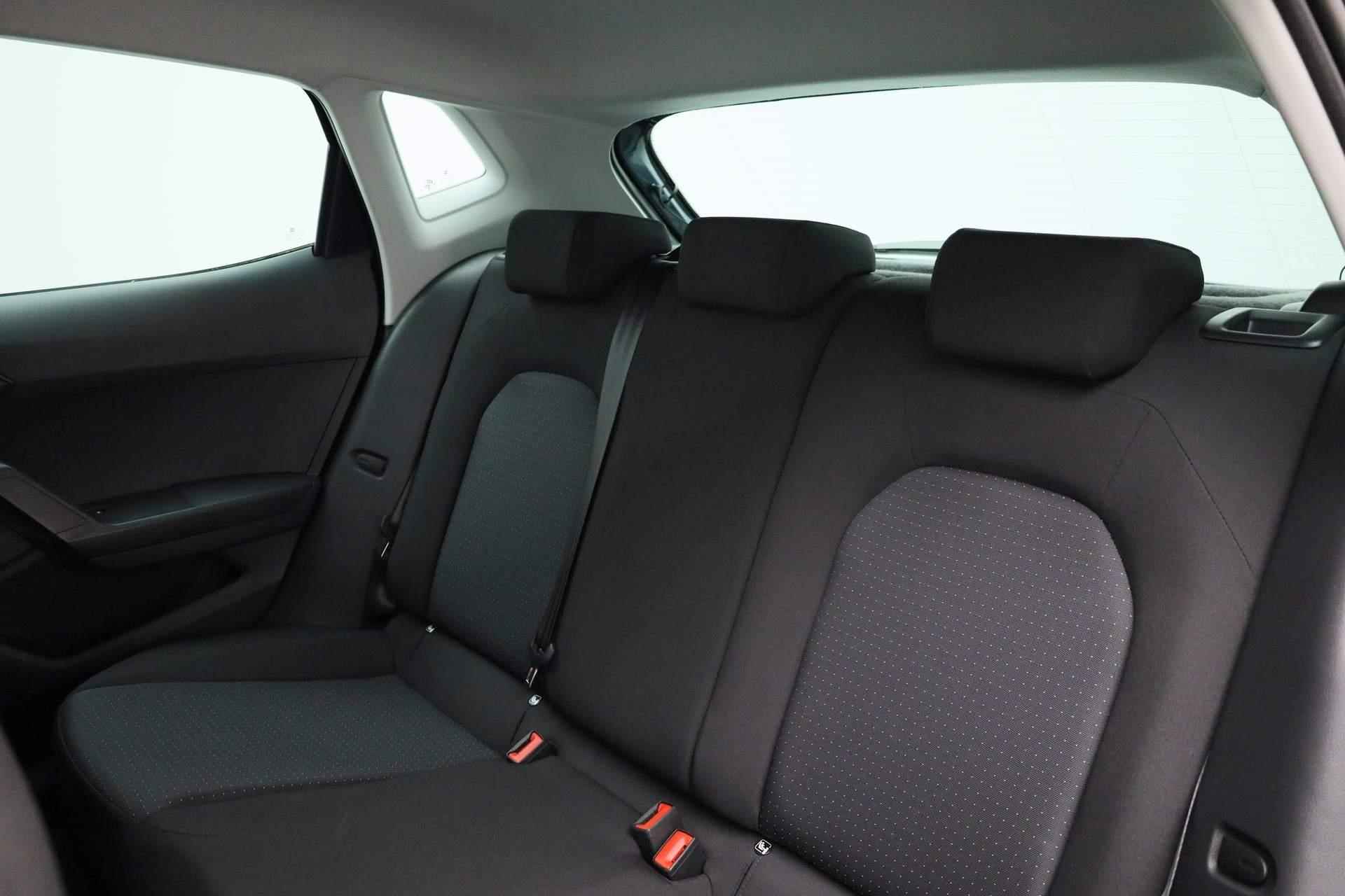 SEAT Ibiza 1.0 TSI 95PK Style Business Connect | Parkeersensoren voor/achter | Stoelverwarming | Navi | Lane Assist - 34/35