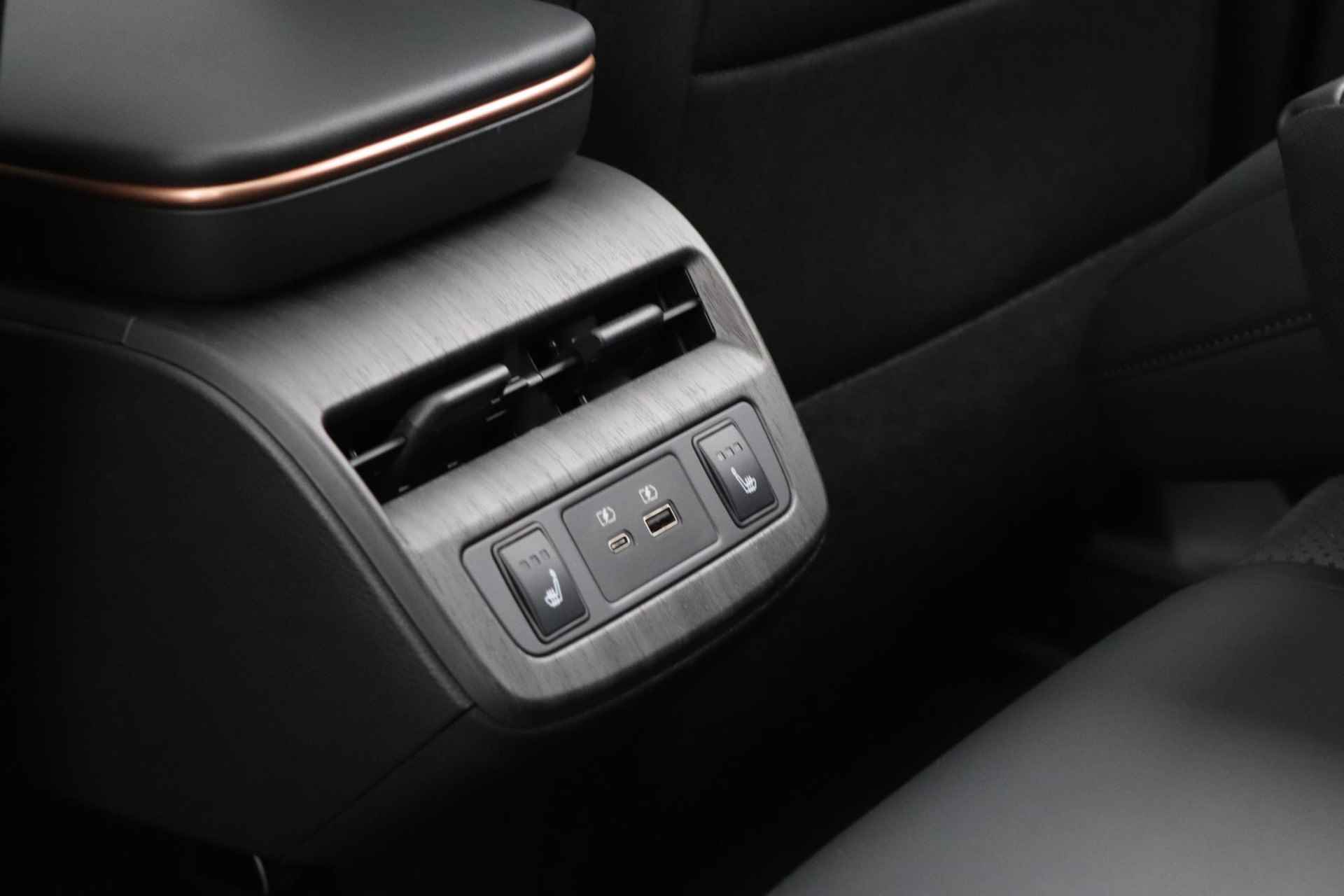 Nissan Ariya 66 kWh Evolve |20-inch Velgen| Panoramadak|  Two-Tone| 22KW Lader|Trekhaak| - 16/58