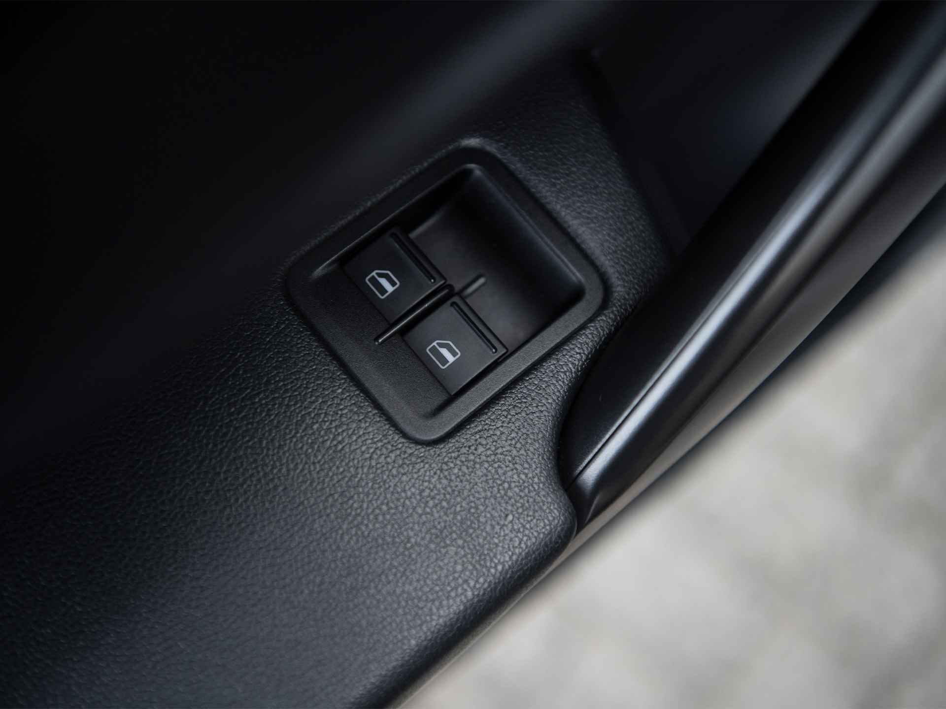 Volkswagen Caddy L1H1 2.0TDi 102pk DSG Marge-auto | Navi | Bumpers in kleur | 16" Lichtmetalen velgen | Cruise Control | Trekhaak | Stoelverwarming - 37/40