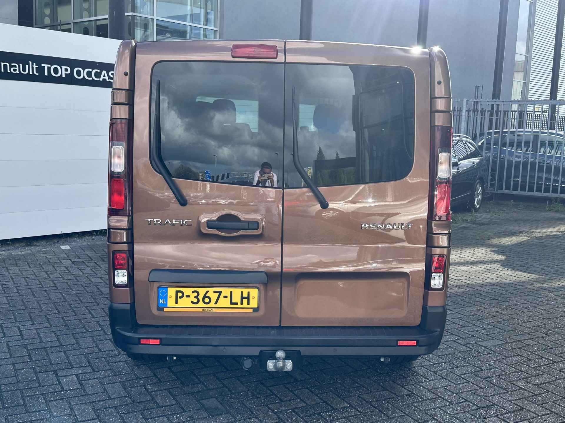 Renault Trafic Passenger 2.0 dCi 120 Grand Zen | 9 Persoons! | Uniek | Trekhaak | P. Sensoren | Apple Carplay | Dealer Onderhouden! - 18/30