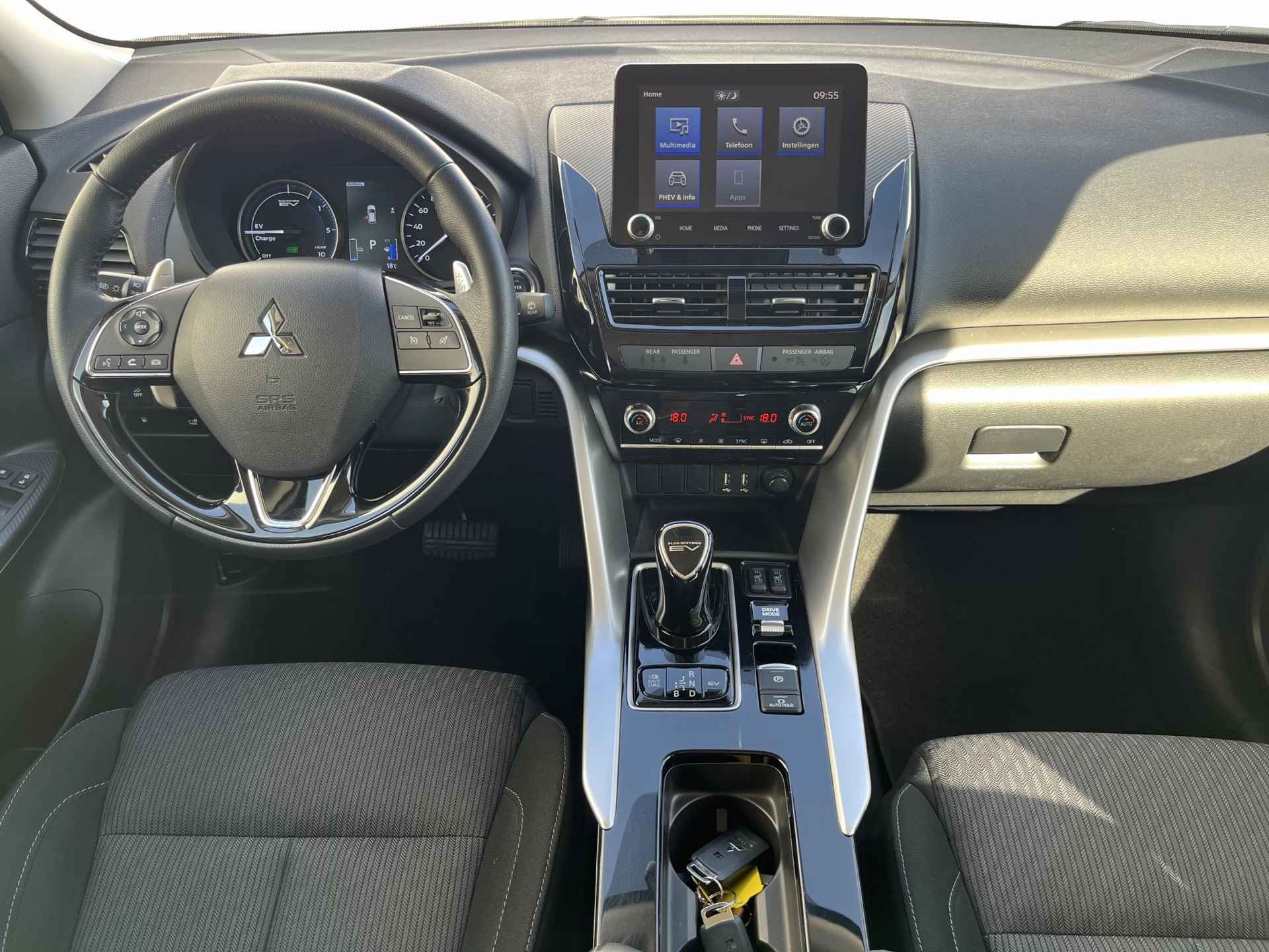 Mitsubishi Eclipse Cross 2.4 PHEV Intense Automaat / 8 jaar Fabrieksgarantie / Apple carplay & Android auto / Keyless / Cruise control / Stoelverwarming - 2/48